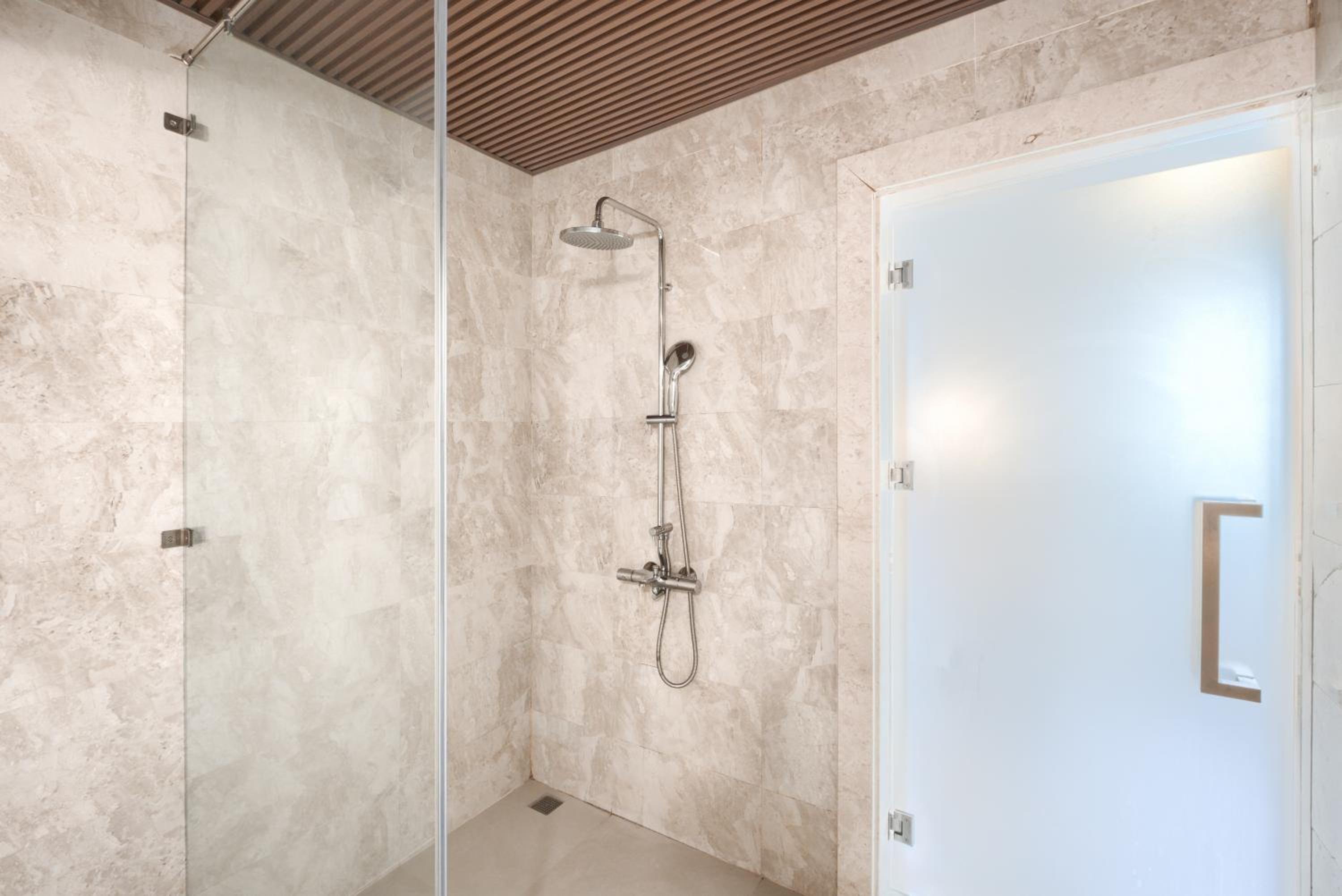 Special Offer - Villa King Room with Lake View and Bathtub 