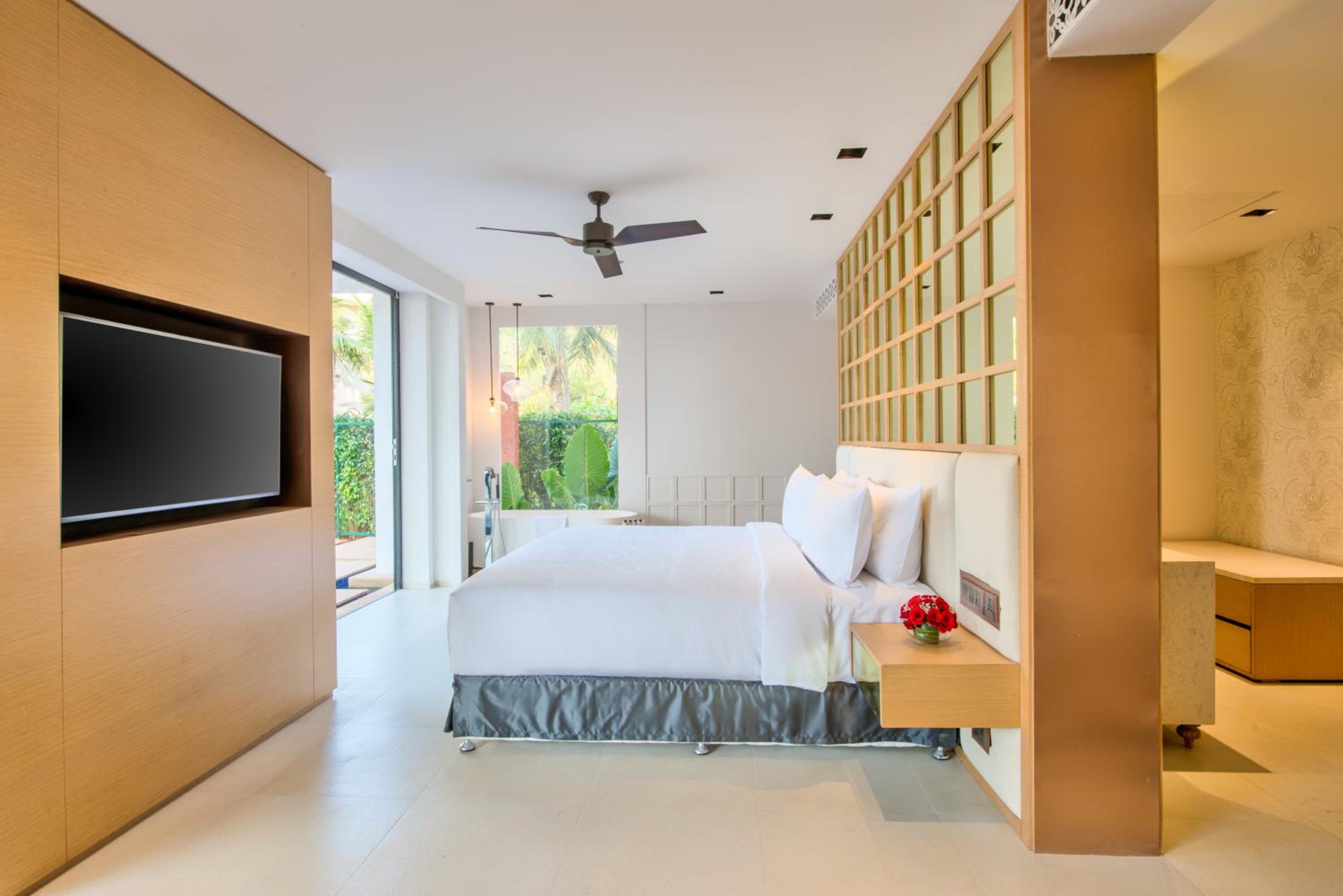 Deluxe Pool Villa with Private Pool - 20% discount on Spa & Laundry, Butler Service and All day breakfast (7 am to 7 pm) at La Concha