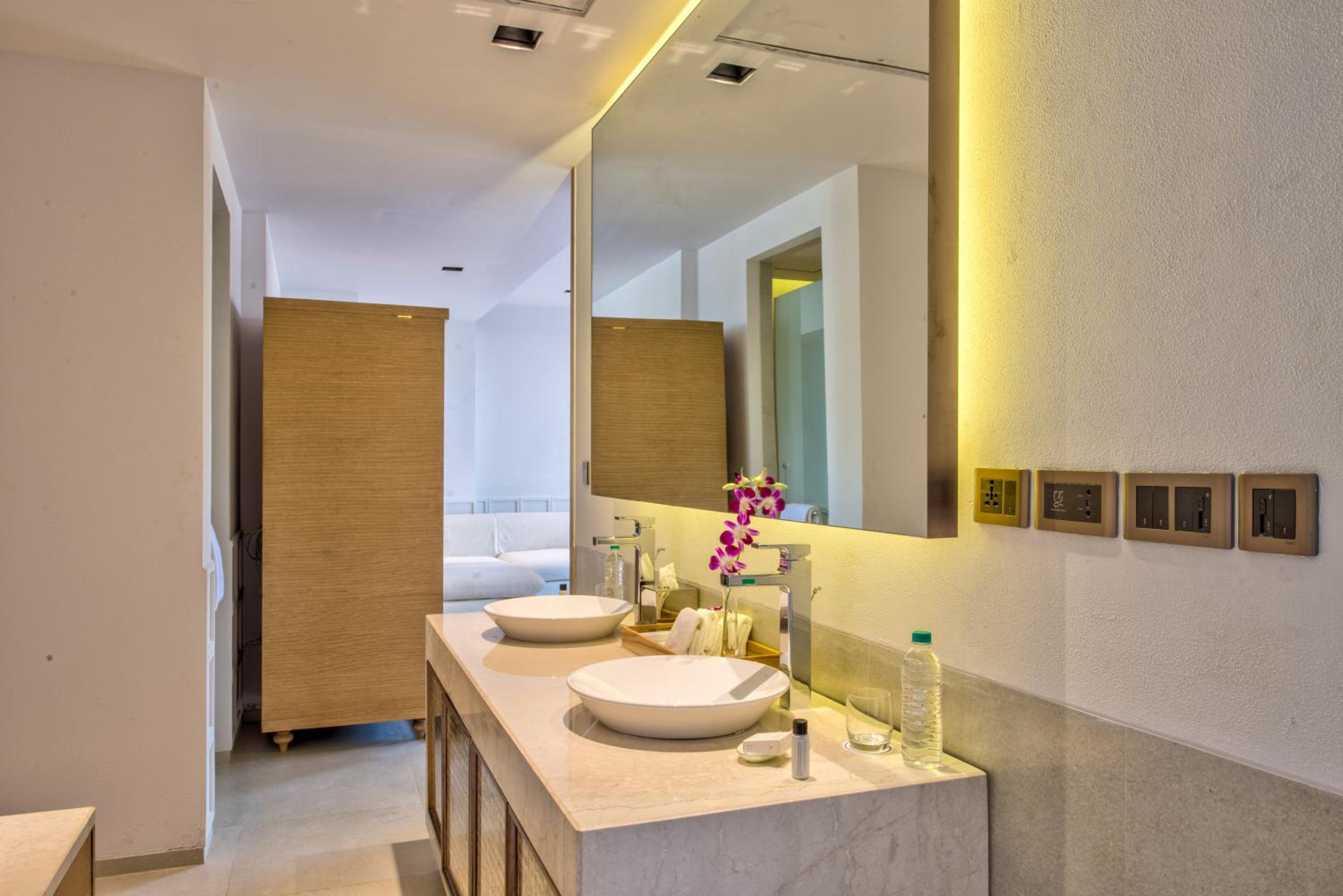 Deluxe Pool Villa with Private Pool - 20% discount on Spa & Laundry, Butler Service and All day breakfast (7 am to 7 pm) at La Concha