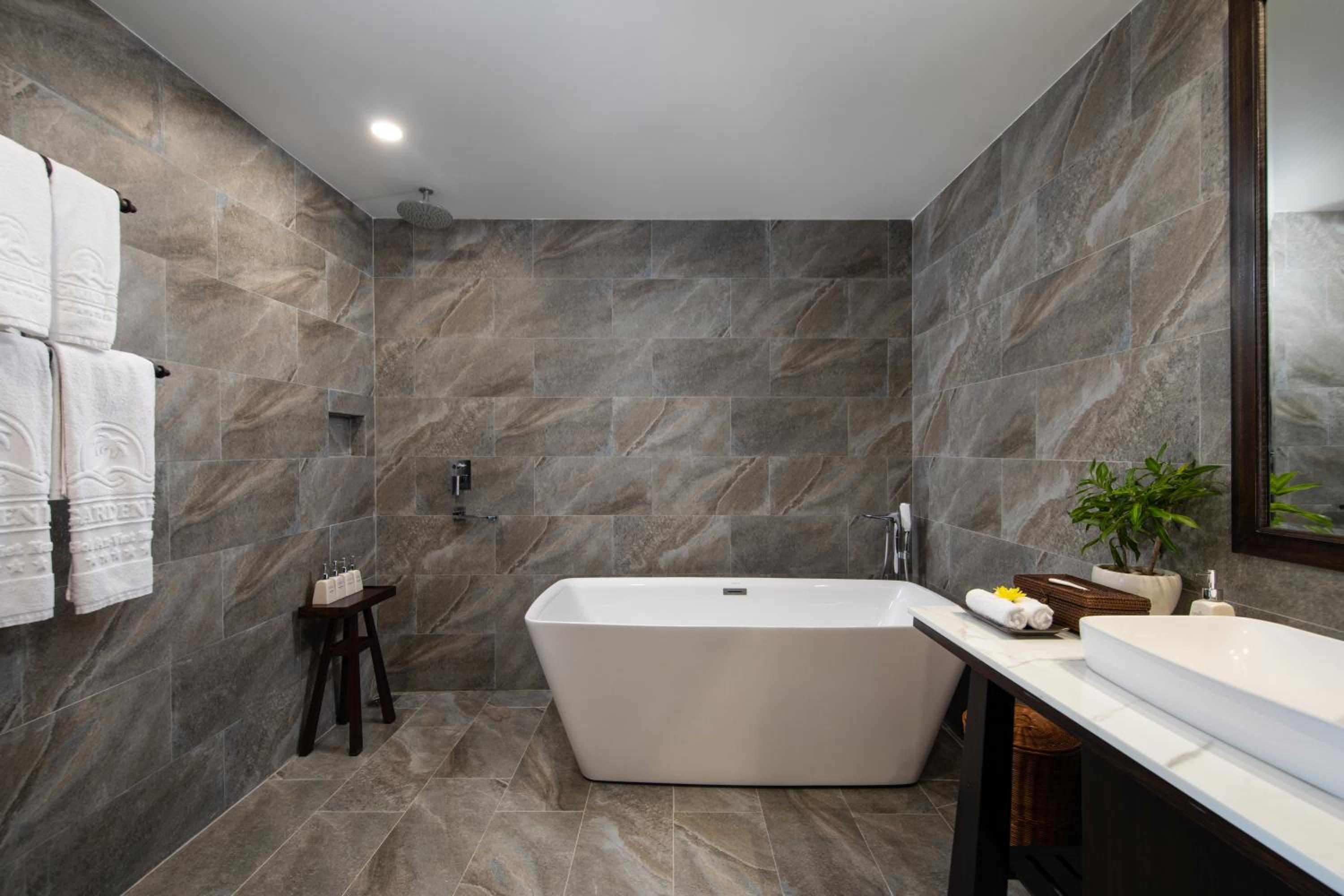 03 BEDROOM OCEAN FRONT VILLA WITH PRIVATE POOL