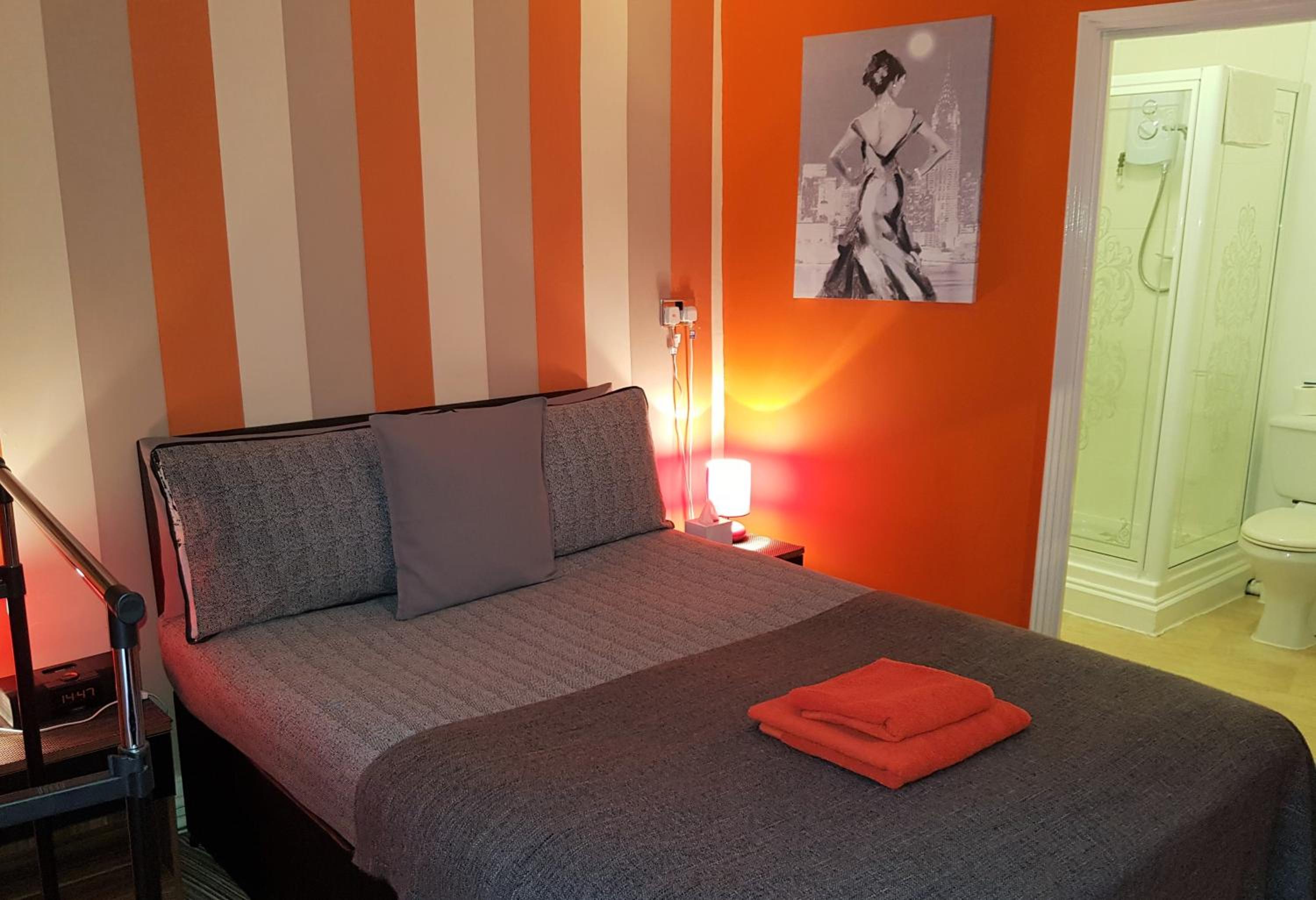 Deluxe Double Room with Ensuite Bathroom