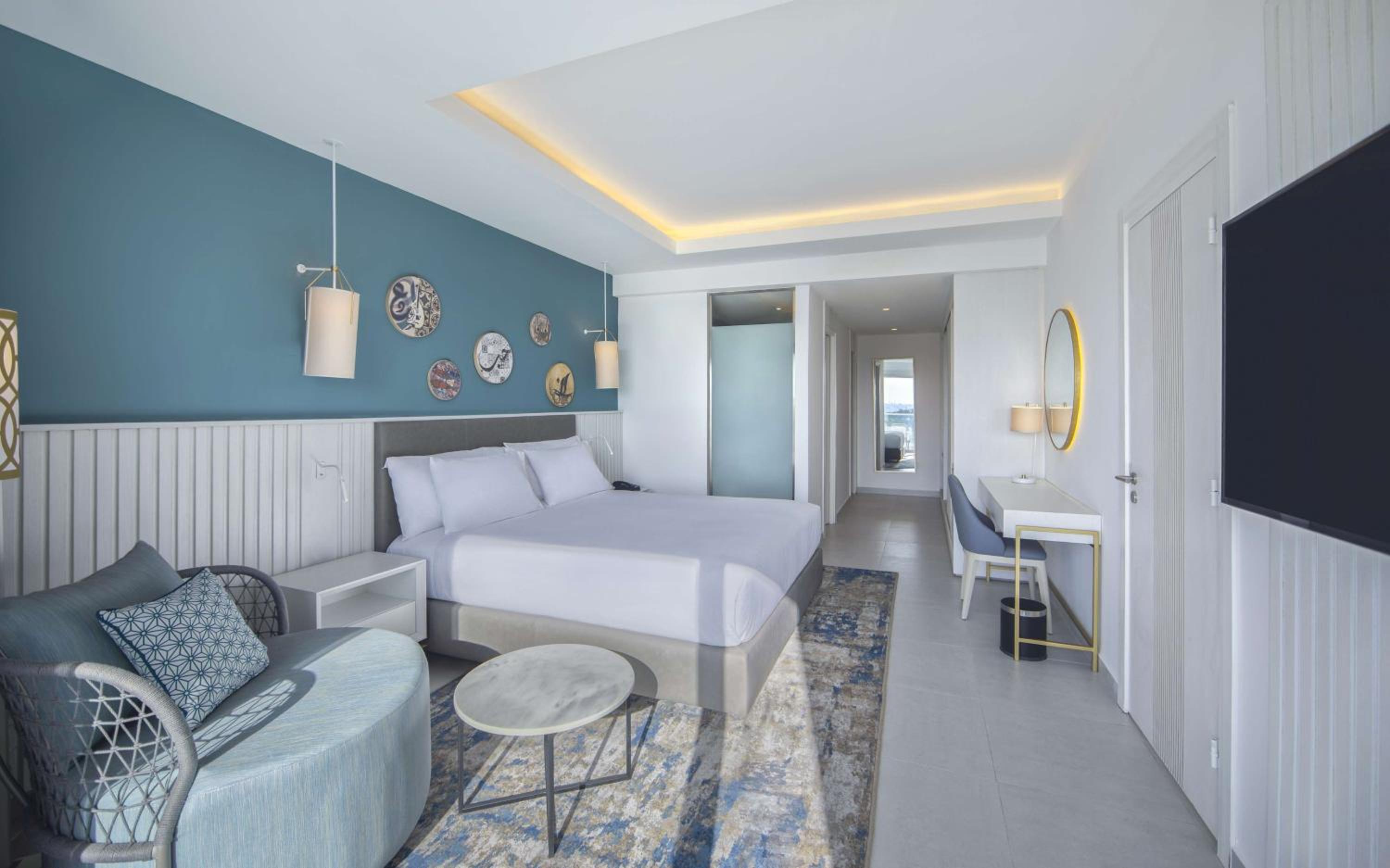 Deluxe One-Bedroom King Suite