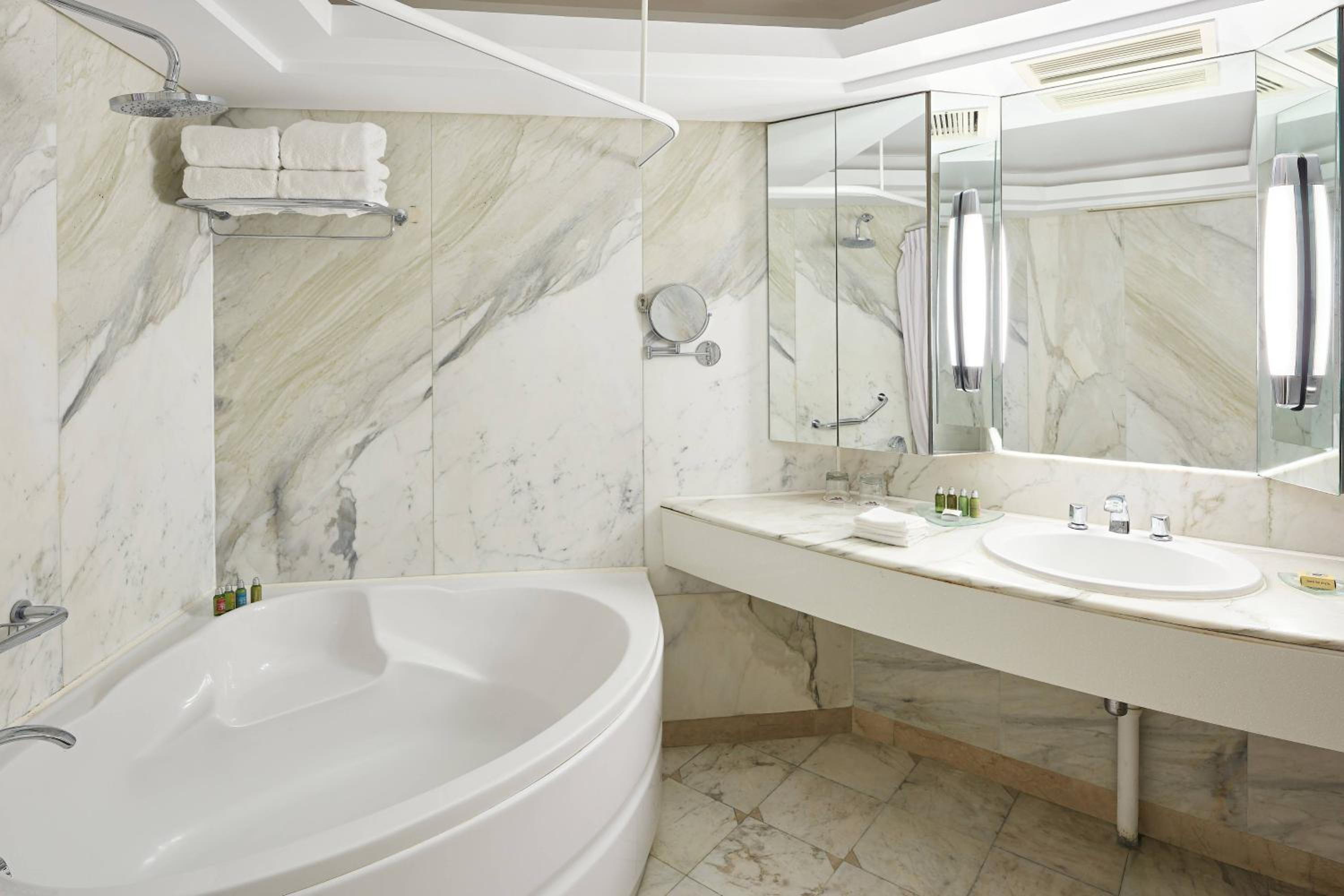 One-Bedroom Neptune King Suite with Balcony and Sea View