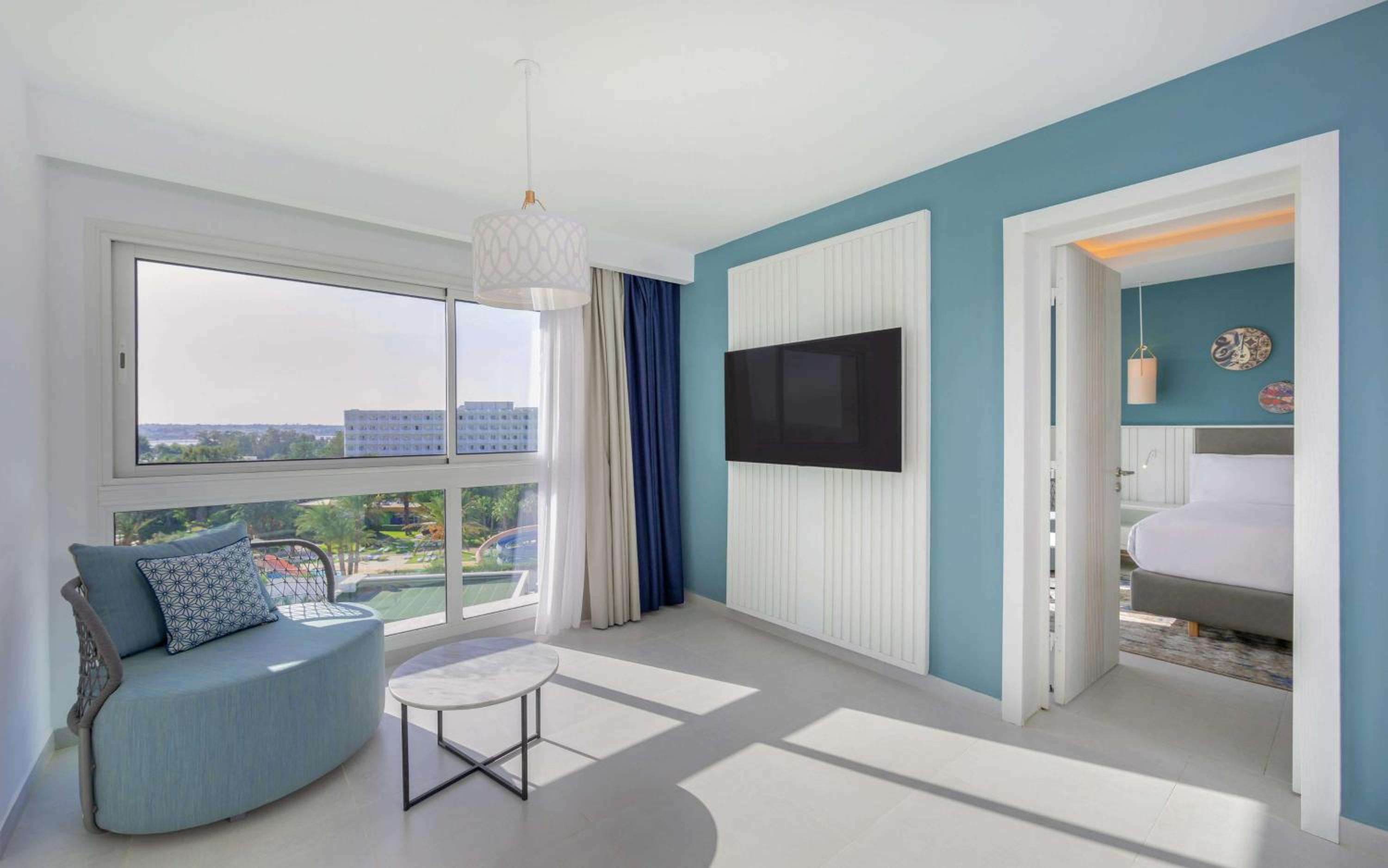 Deluxe One-Bedroom King Suite