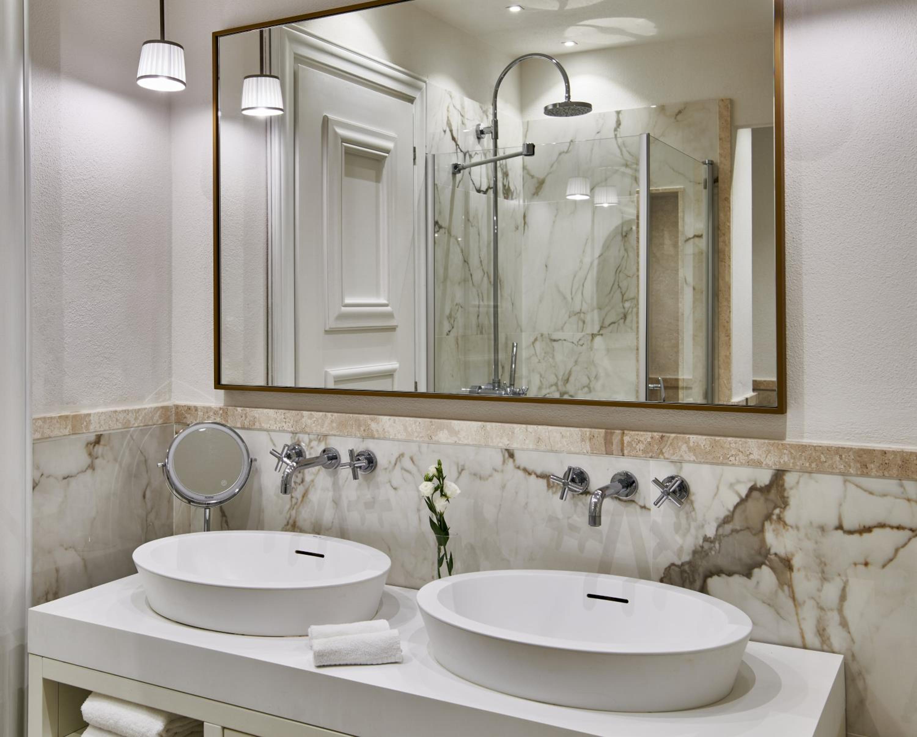 Junior King Suite with Garden and Hot Tub