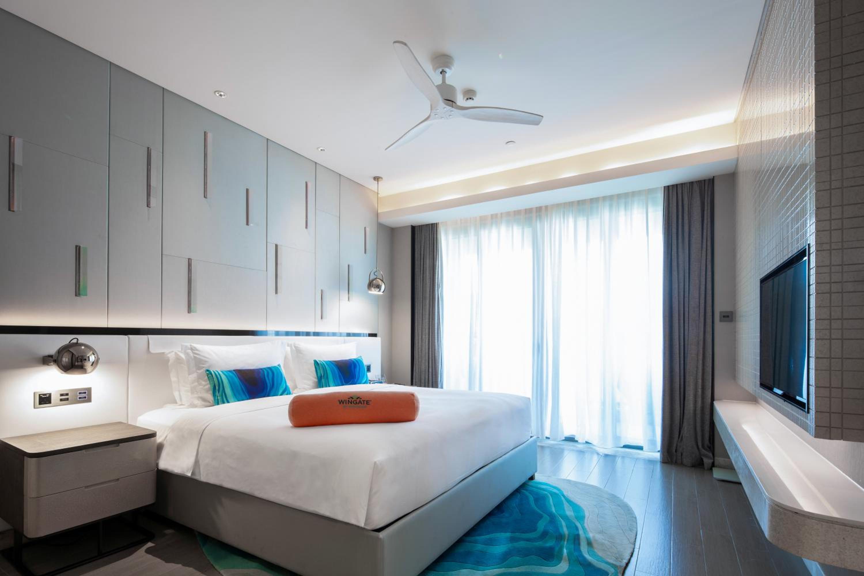 Deluxe King Room - Non-Smoking