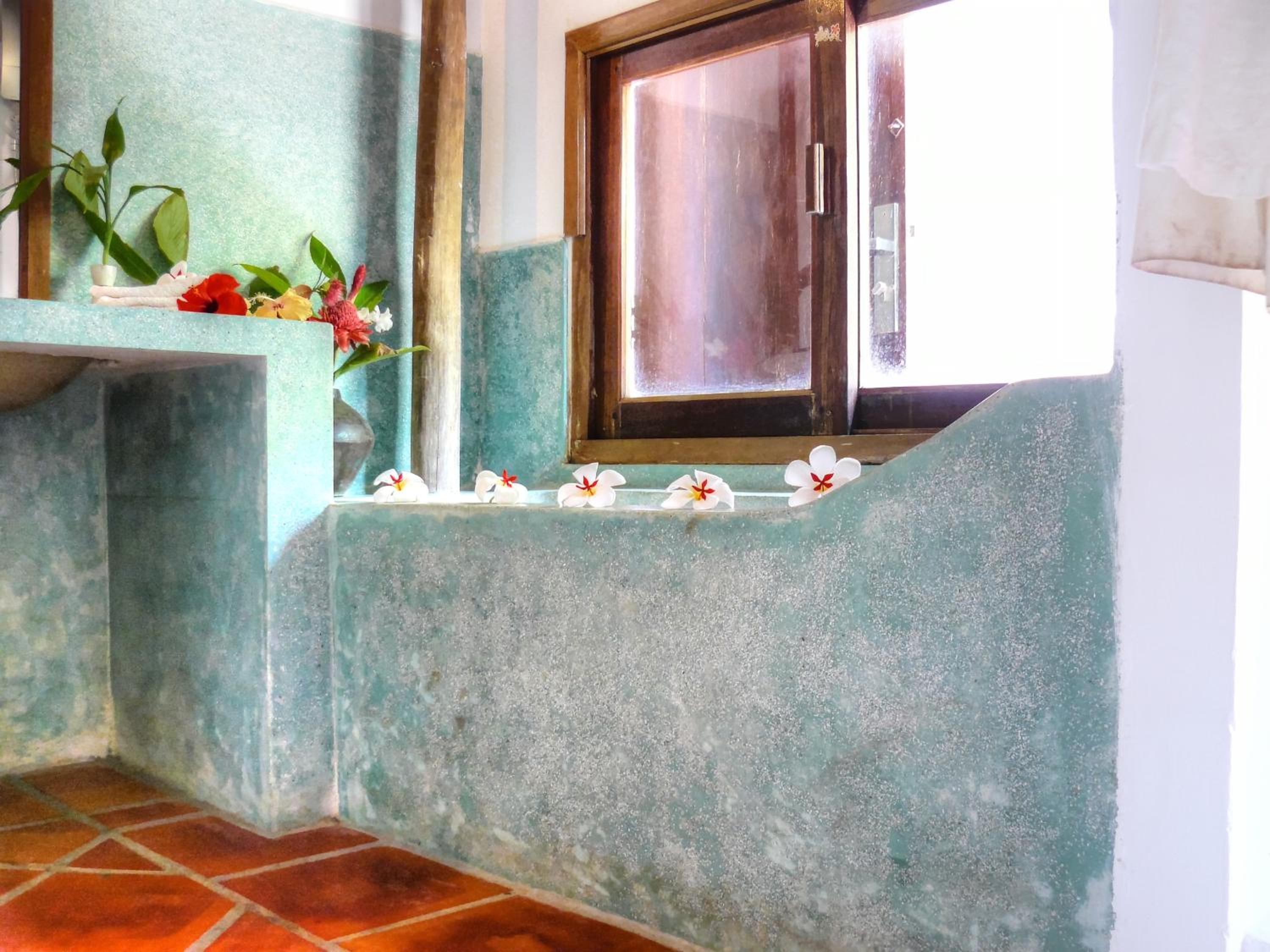 Deluxe Bungalow Tiled Roof Double