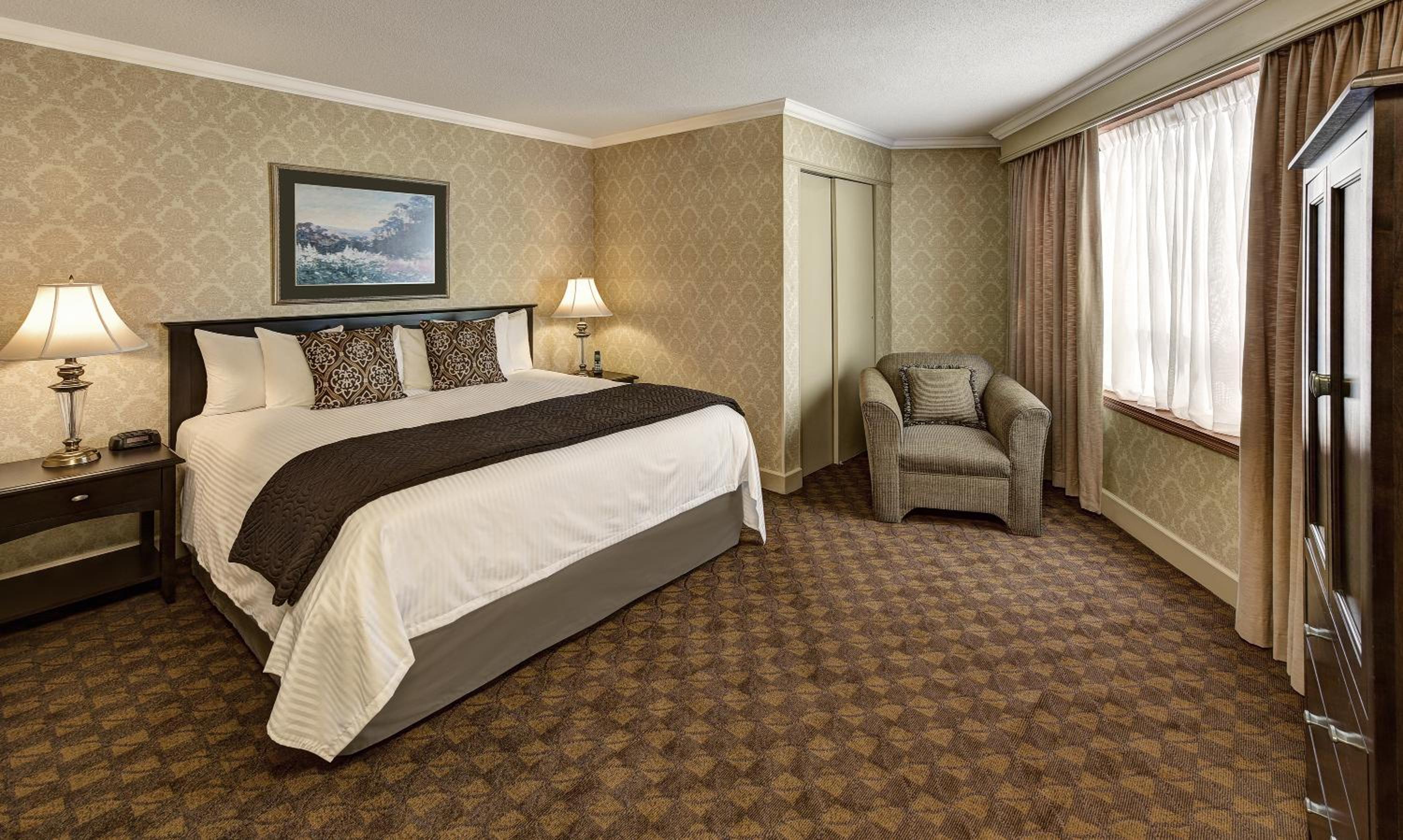 Two-Bedroom Suite with Fireplace - Non-Smoking