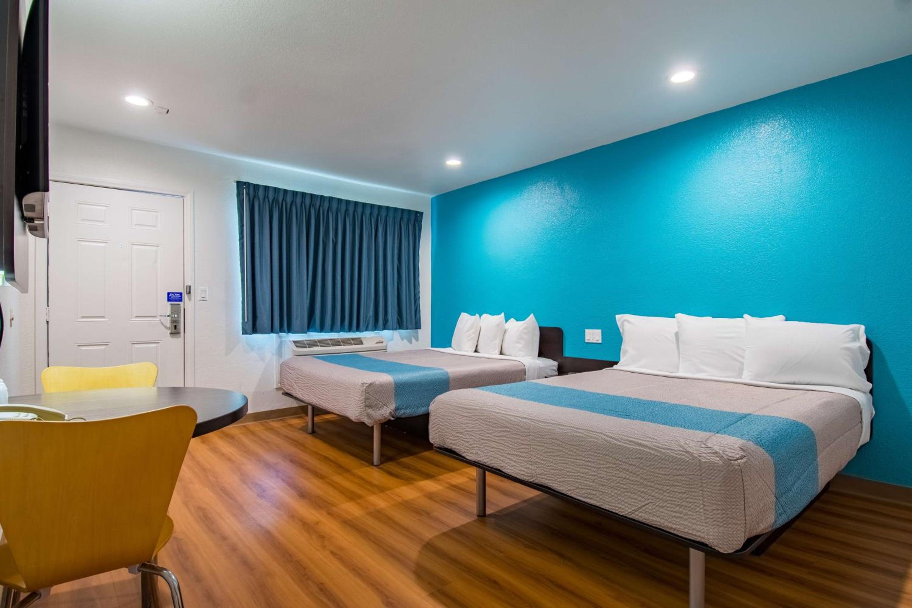Deluxe Queen Room with Two Queen Beds - Non-Smoking