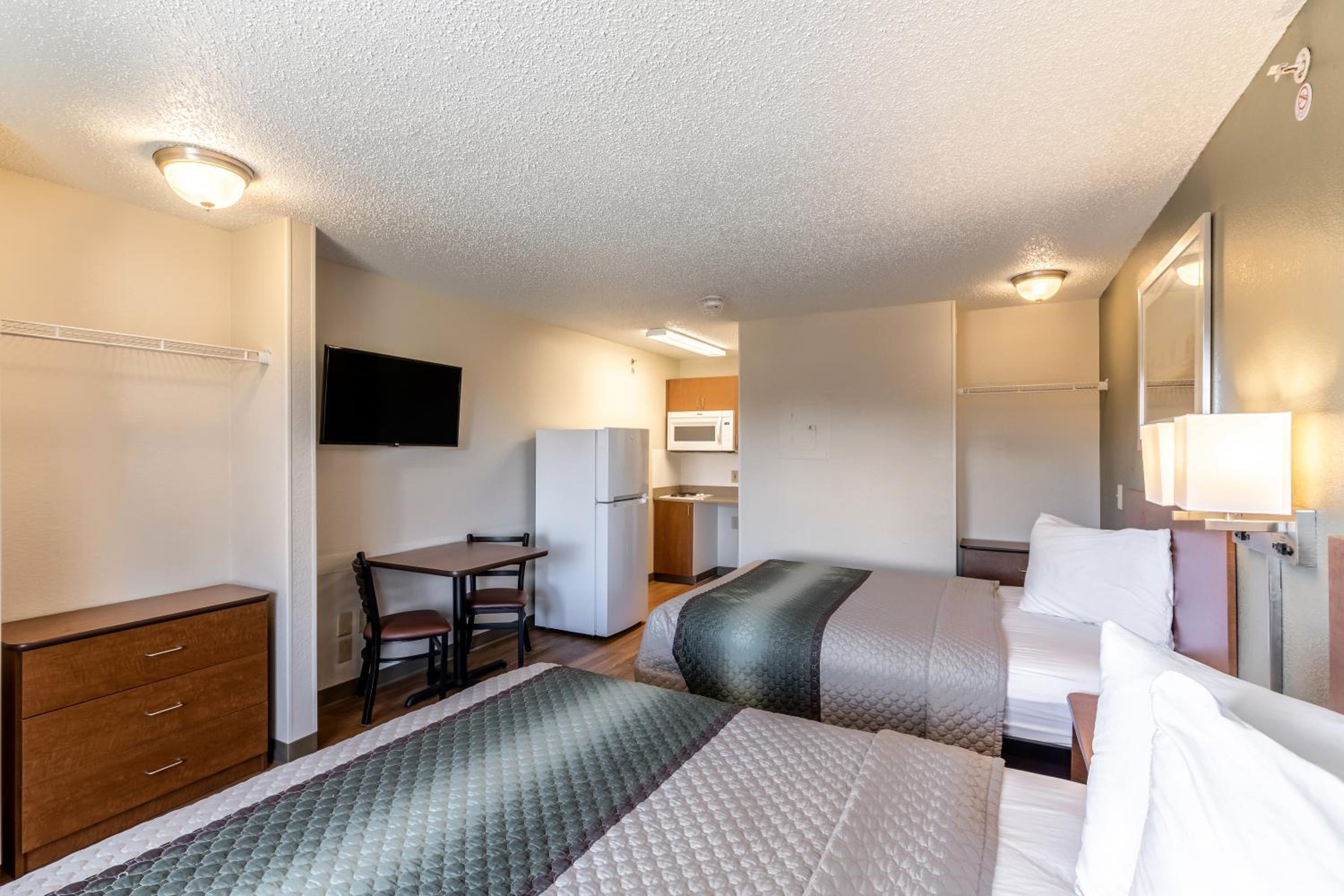 Studio Room with Two Double Beds Non-Smoking