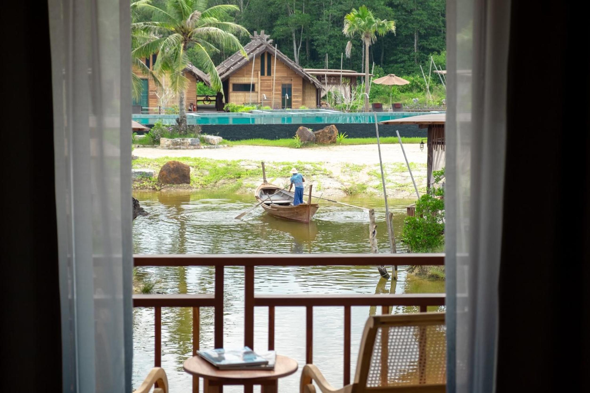 Lagoon Grand Deluxe Double- Free Schedule Shuttle to Ao Nang Beach/ Railay Beach