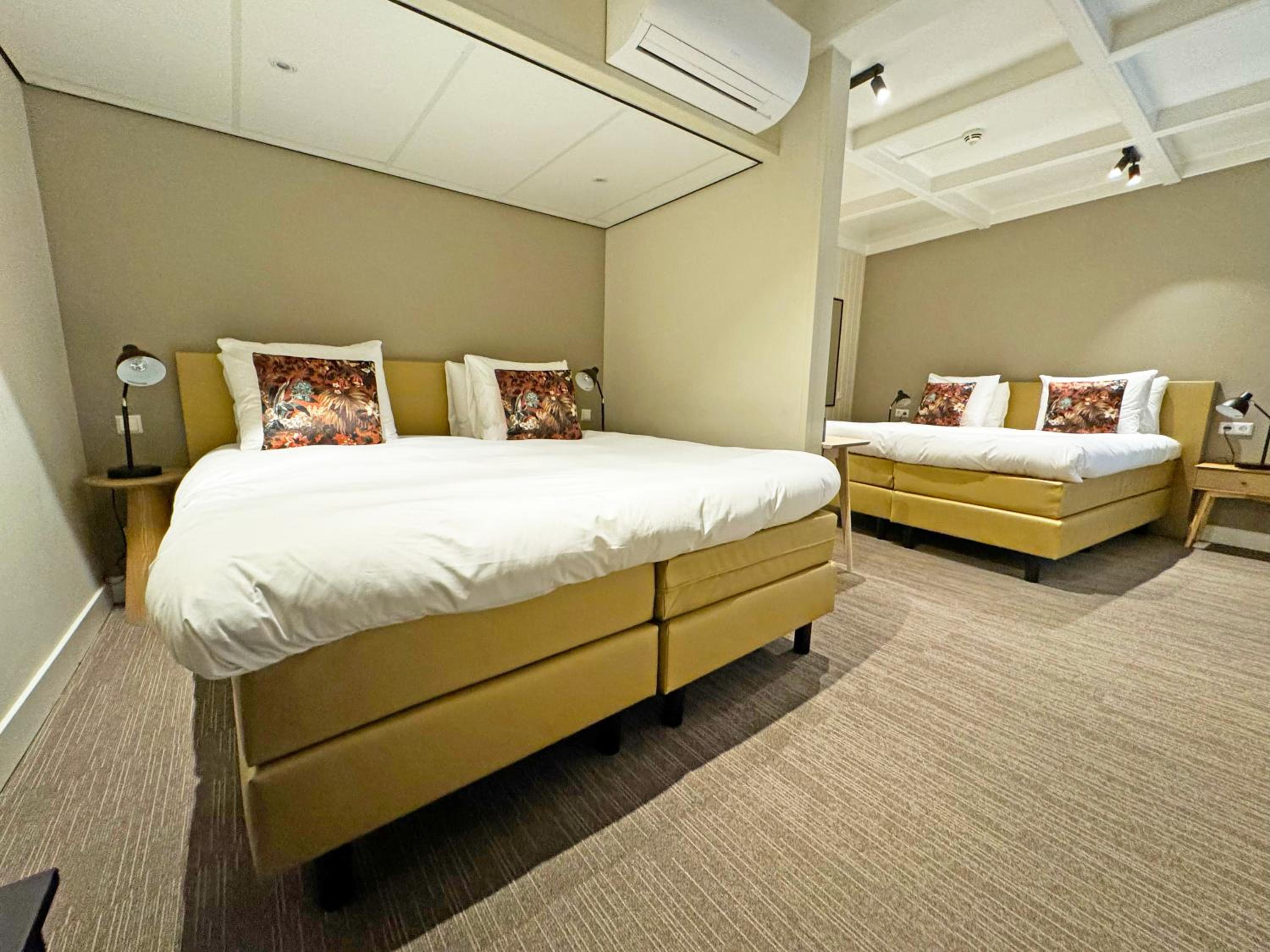 Quadruple Room with Four Single Beds and Shower
