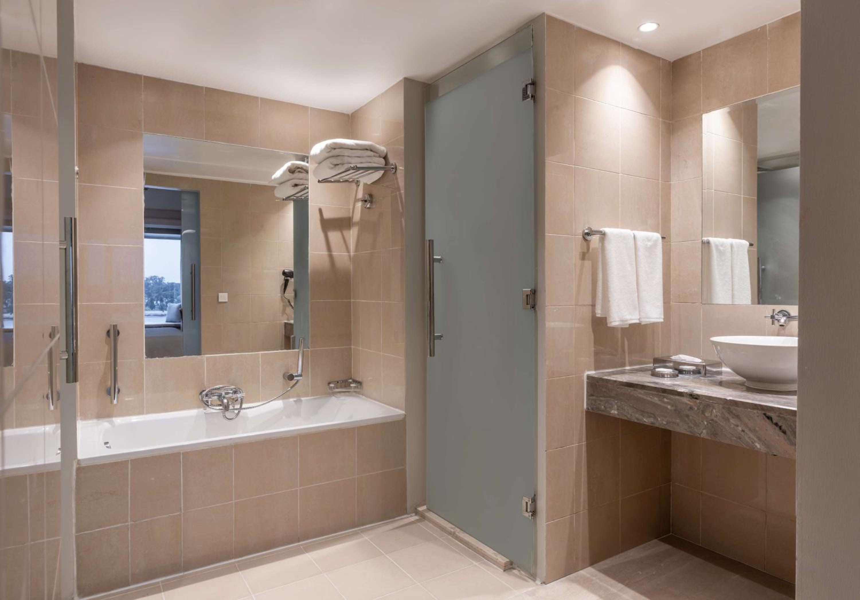 Suite with Lagoon View and Lounge Access