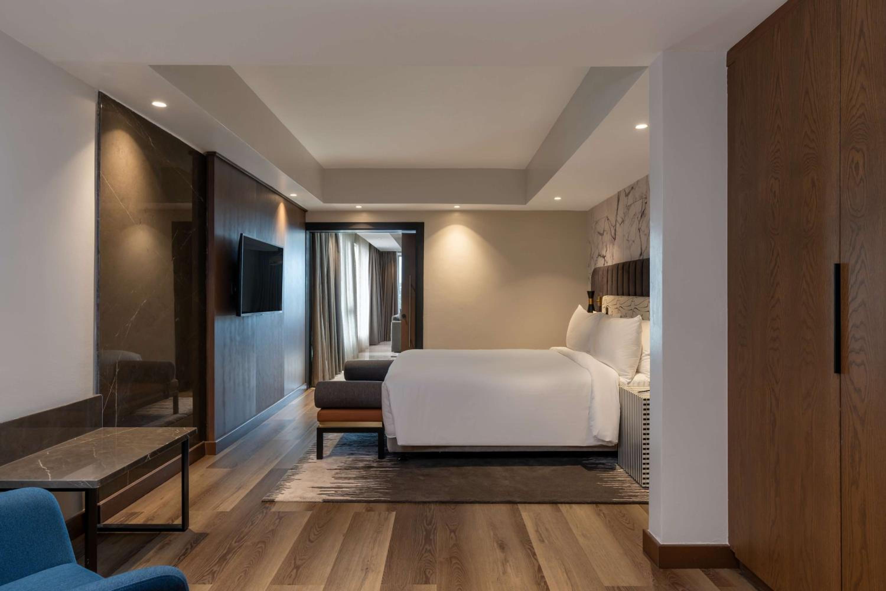 Suite with Lagoon View and Lounge Access