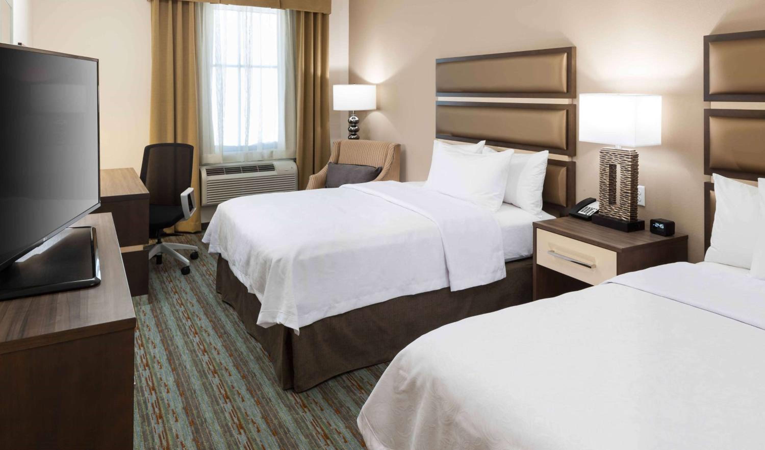 One-Bedroom Queen Suite with Two Queen Beds - Non-Smoking