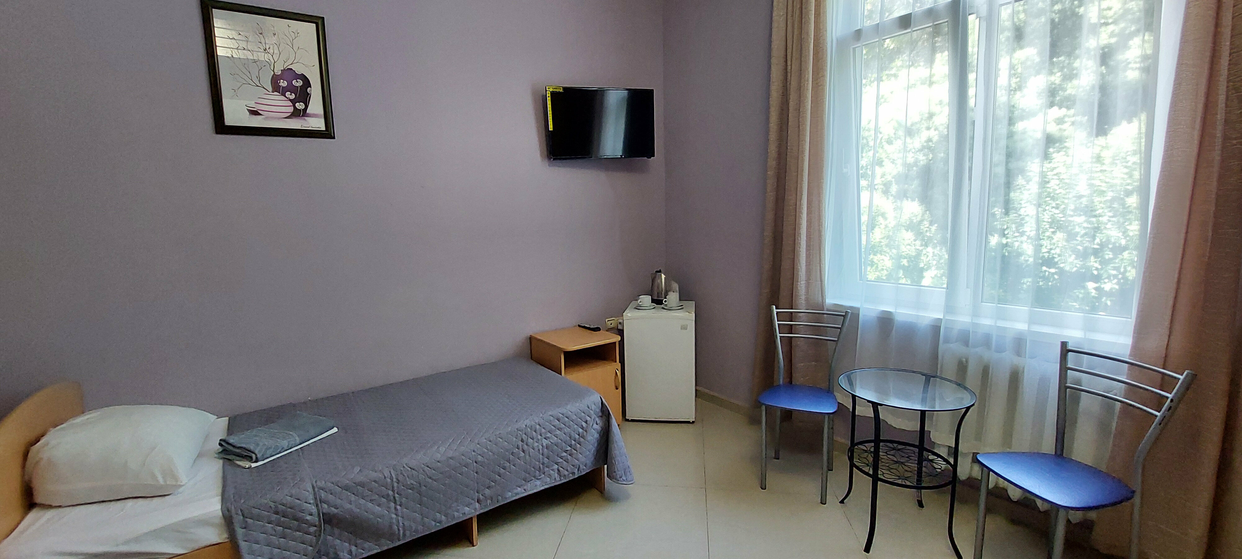 Трехместный номер с видом на горы