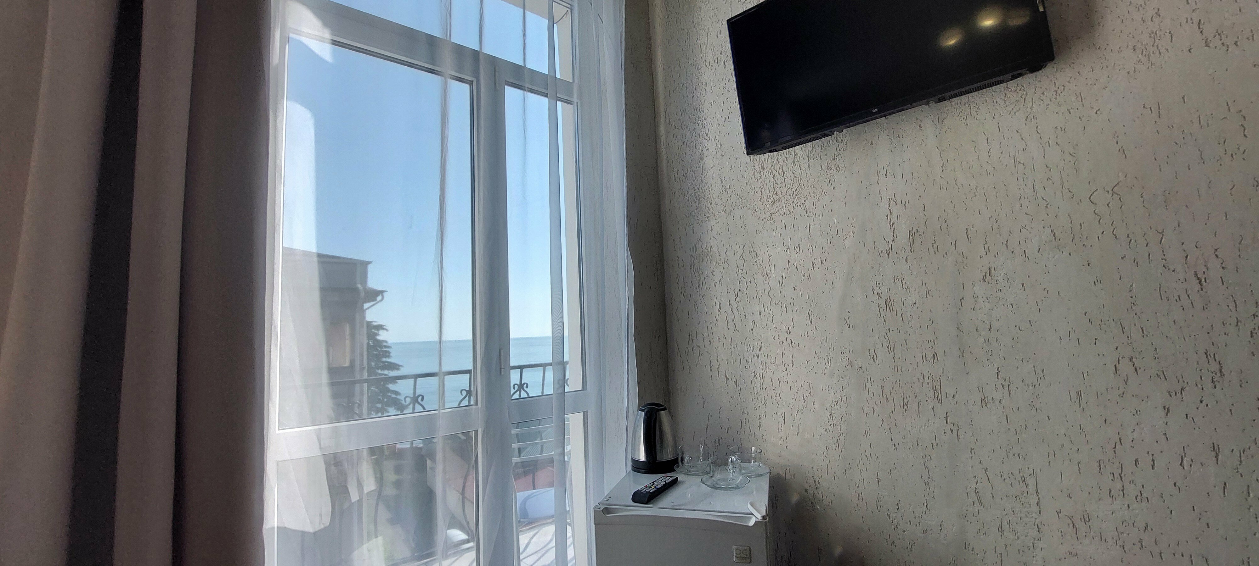 Трехместный номер с видом на море