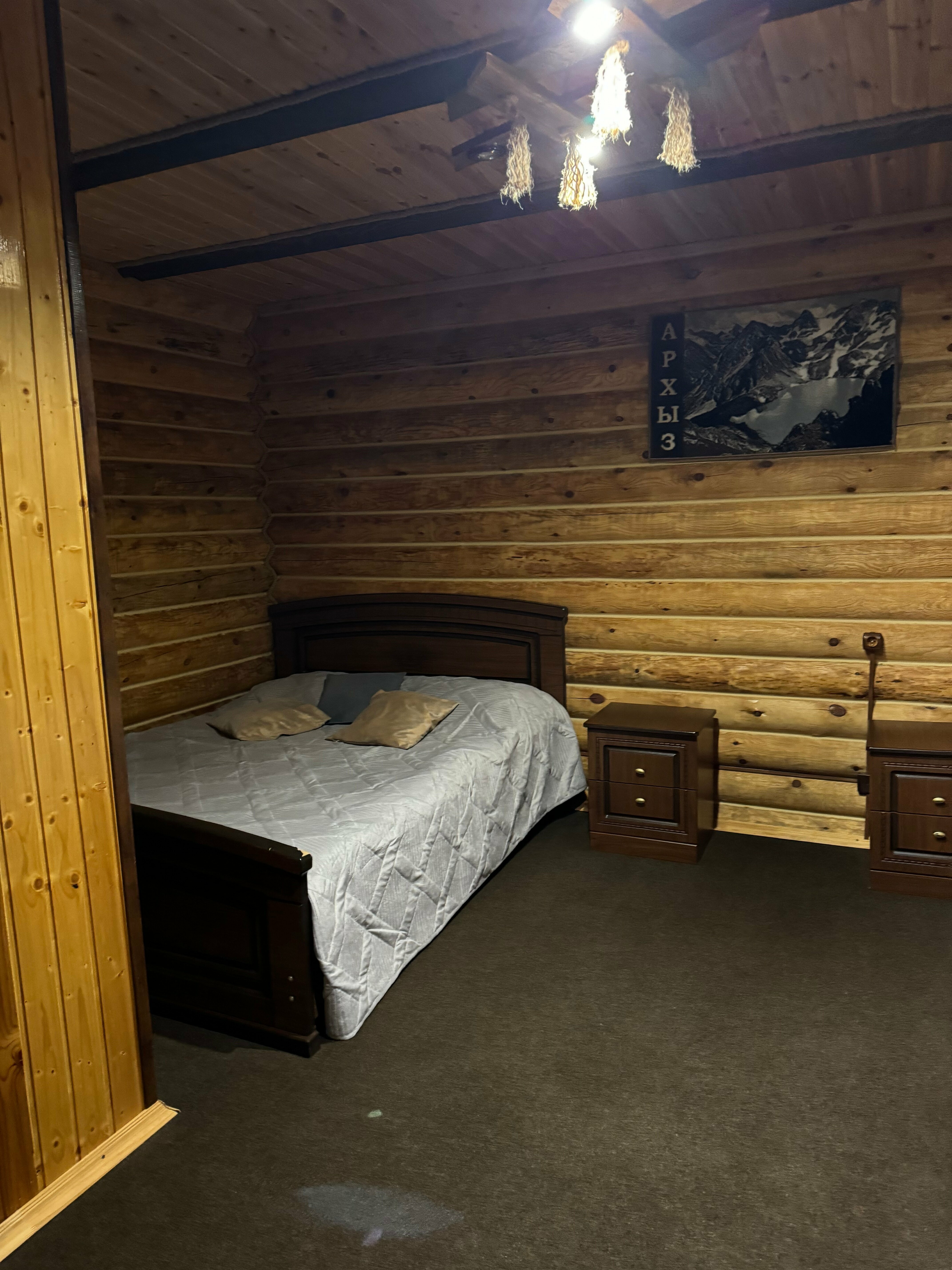 Трехместный номер с видом на горы