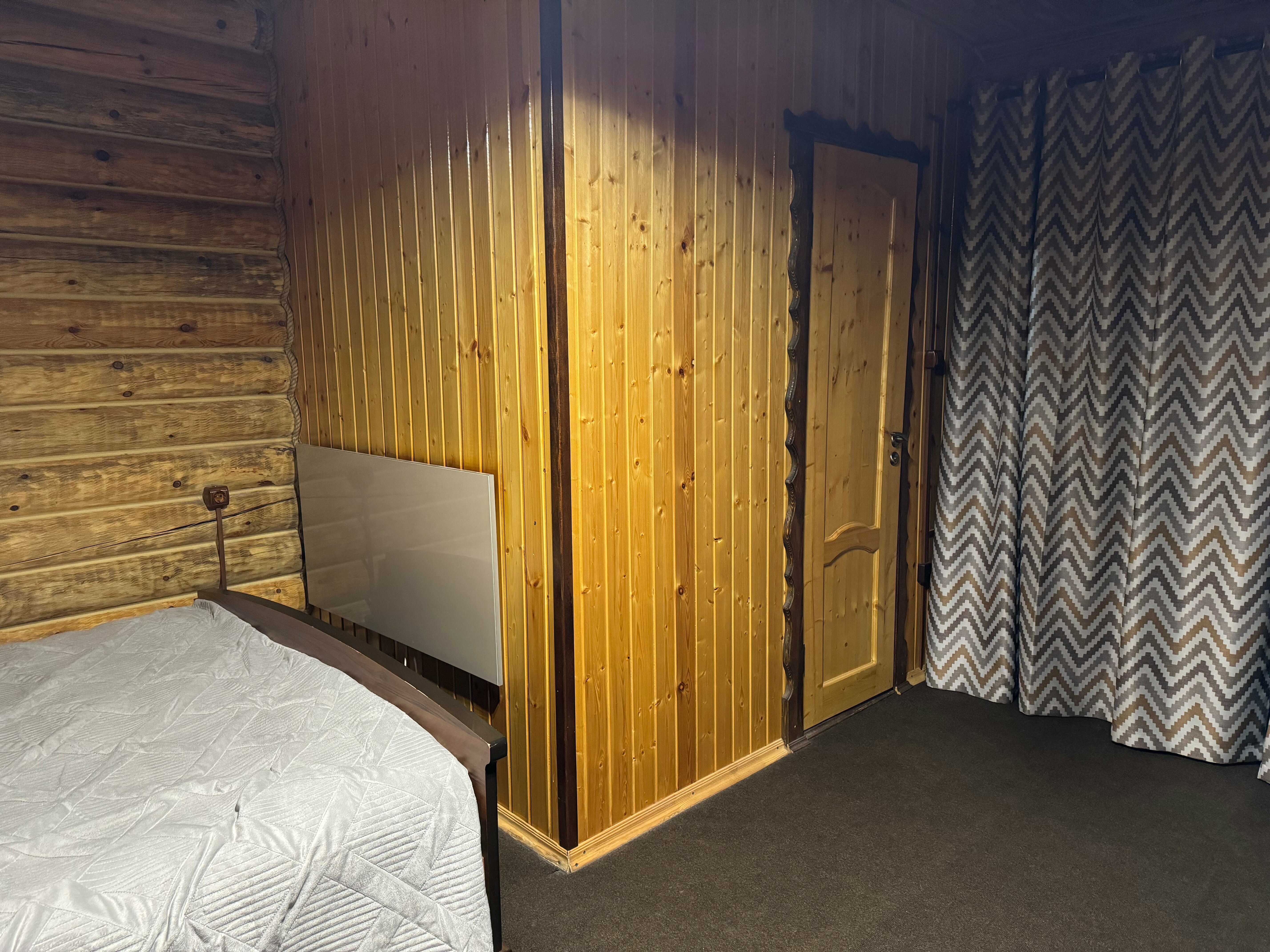 Трехместный номер с видом на горы