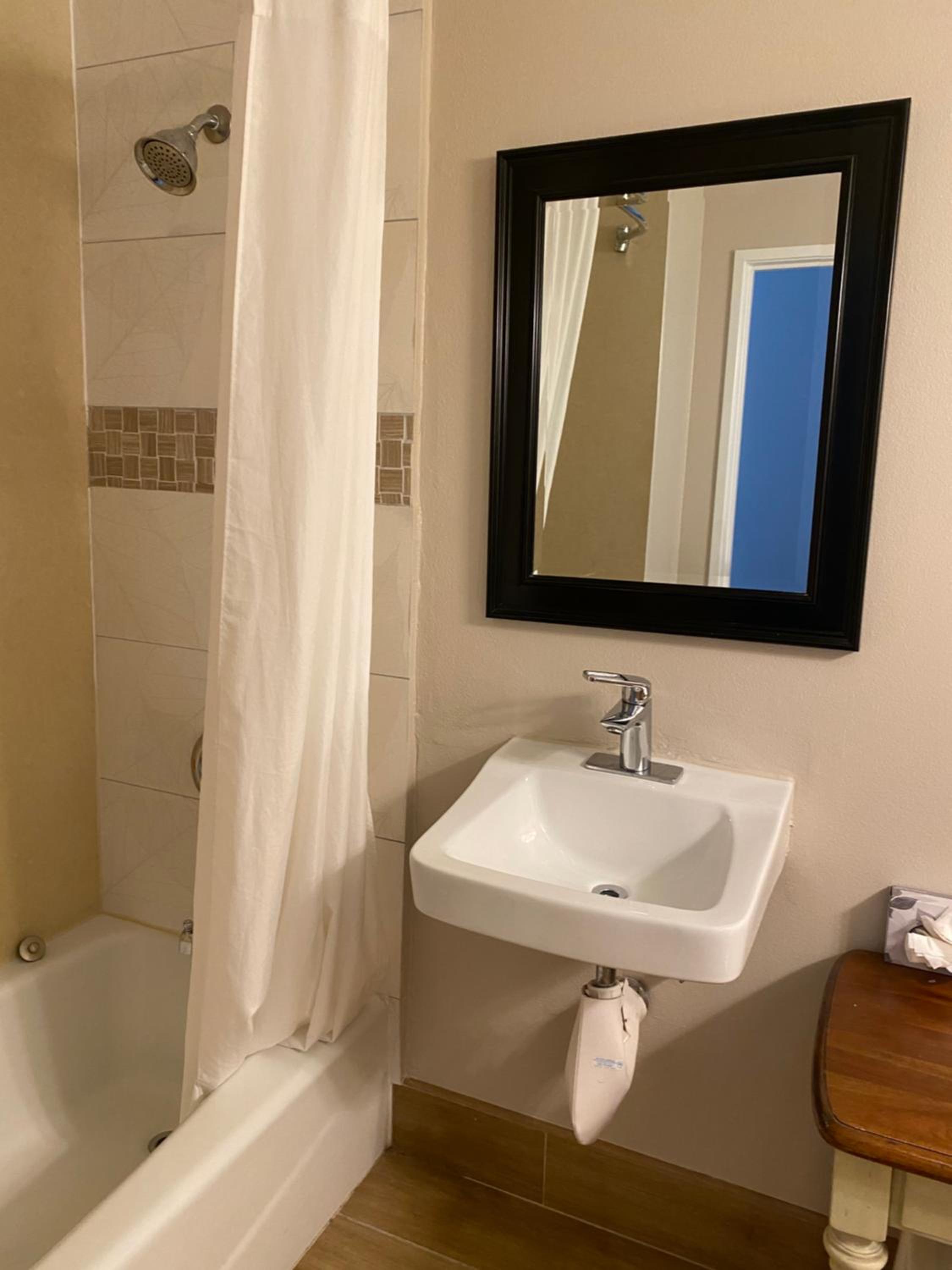 King Room - Disability Access/Non-Smoking