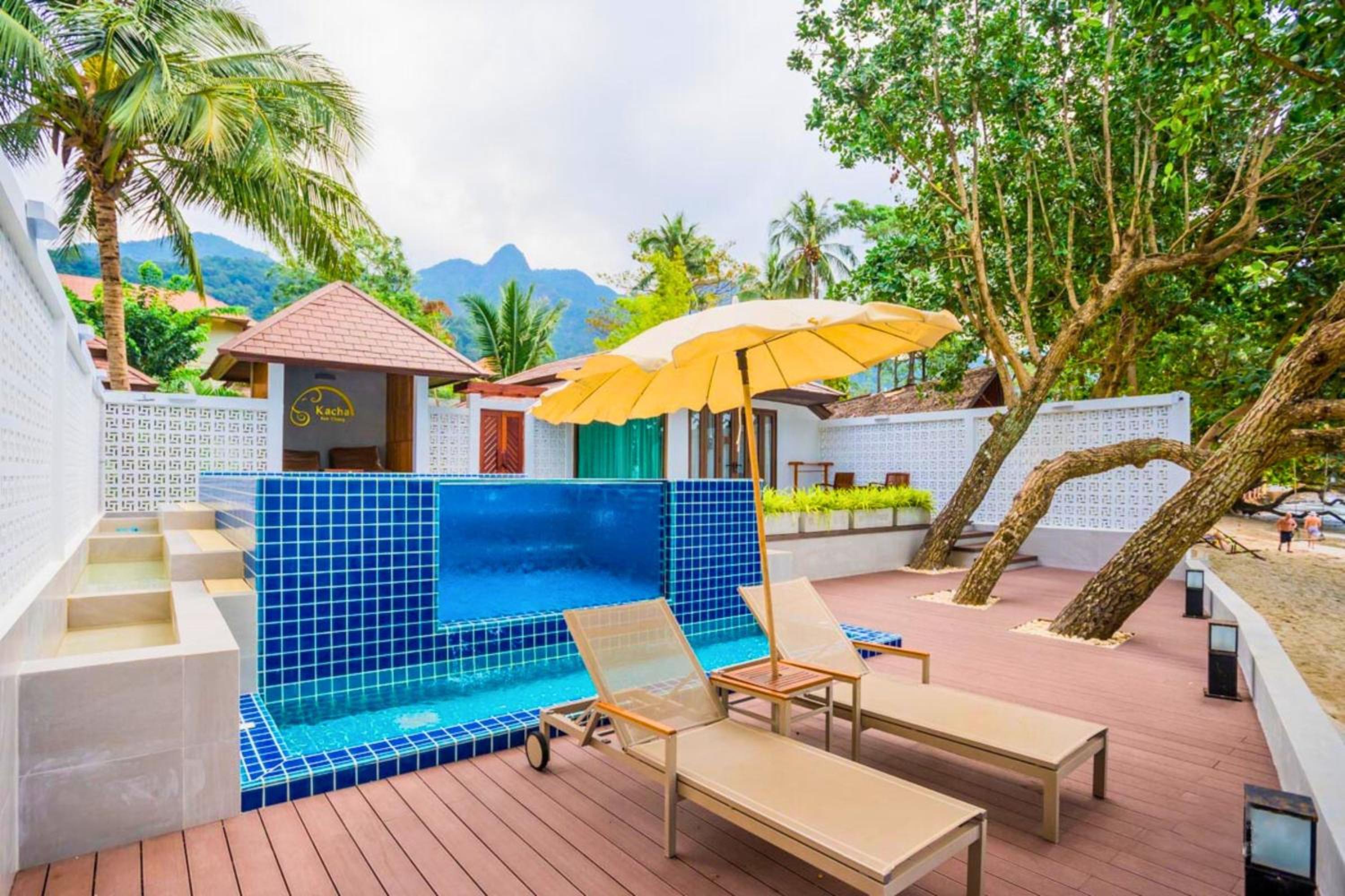 Beachfront Pool Villa Suite