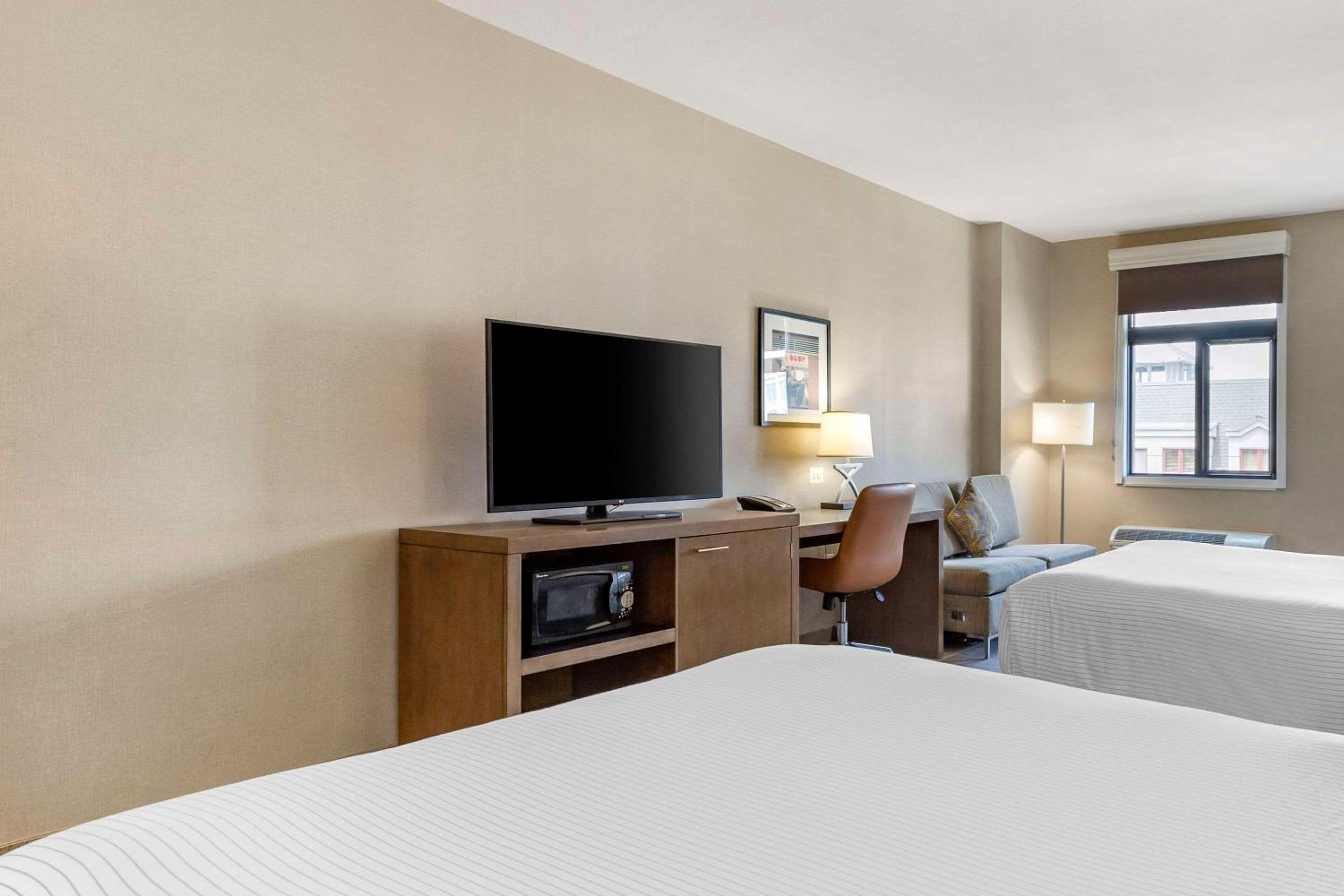 Queen Room with Two Queen Beds - Non Smoking