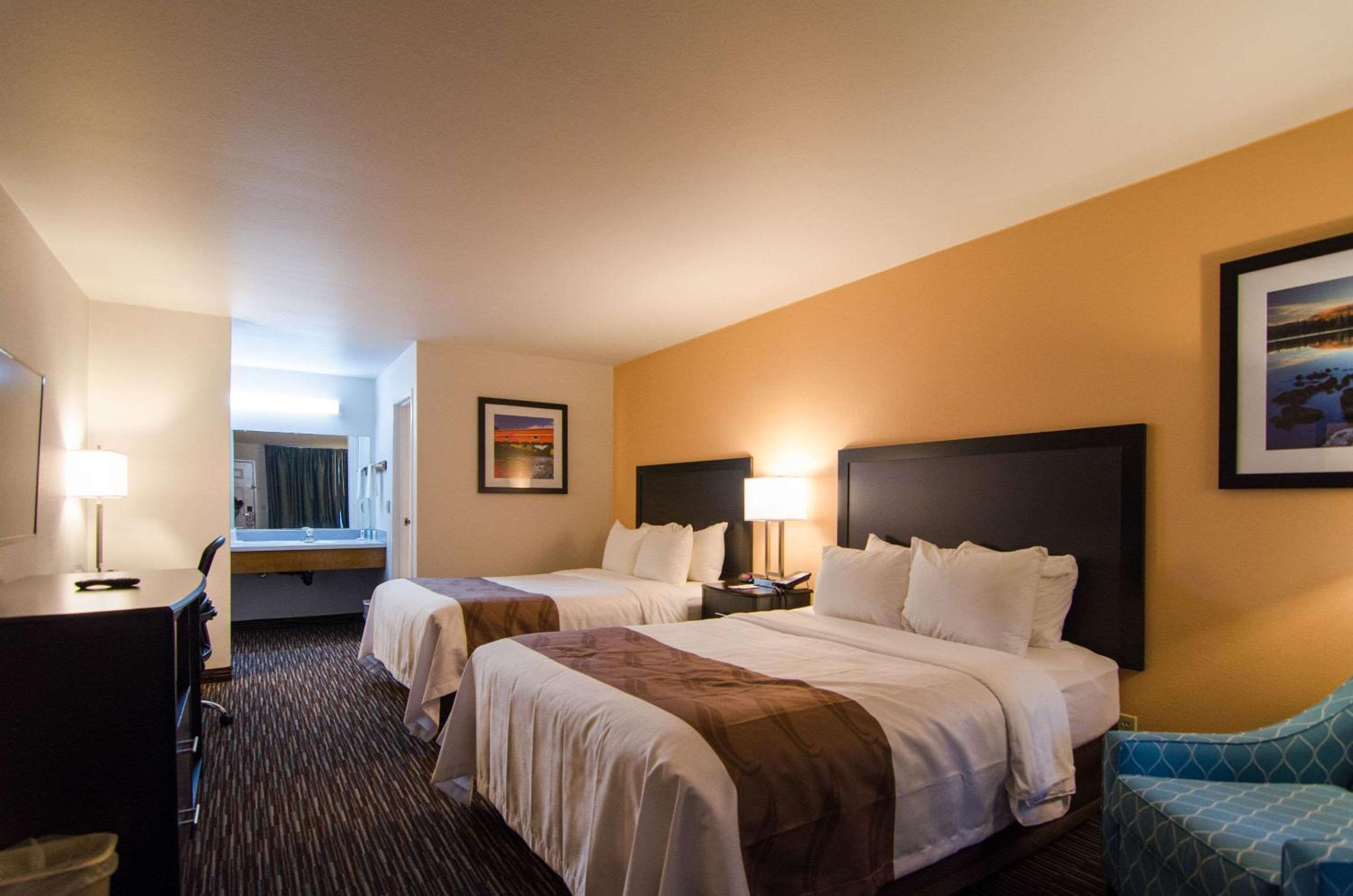 Double Queen Room (Cottage)