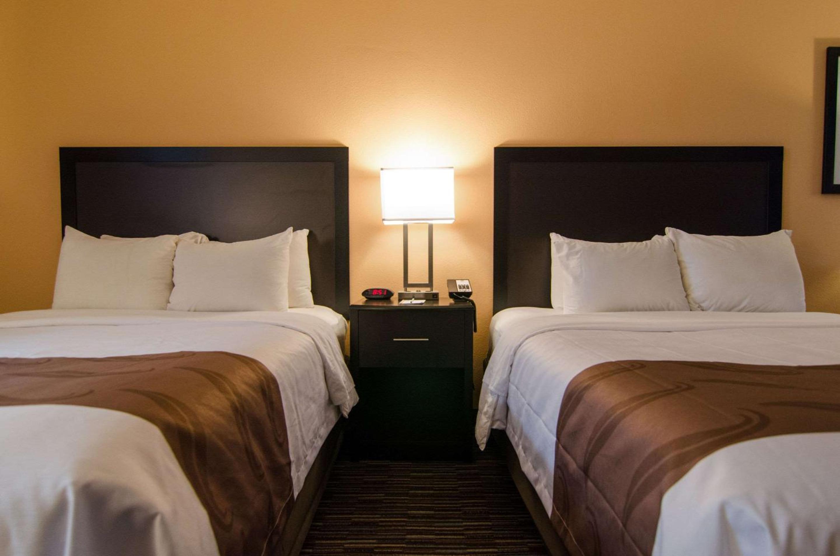 Double Queen Room (Cottage)