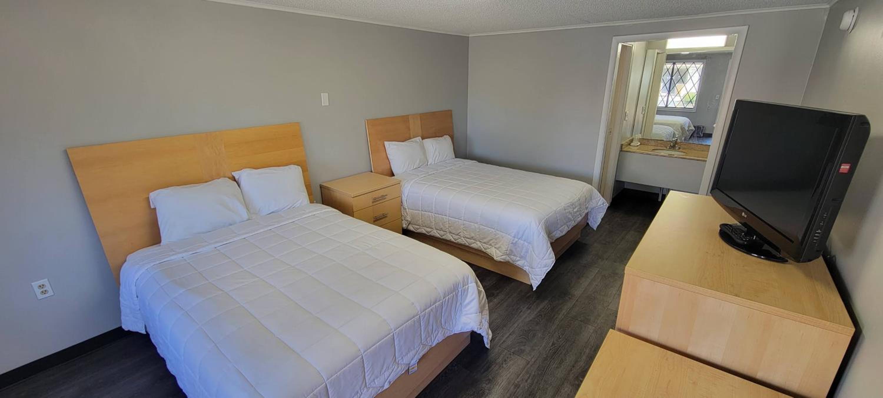 Deluxe Double Room (2 Adults + 1 Child)