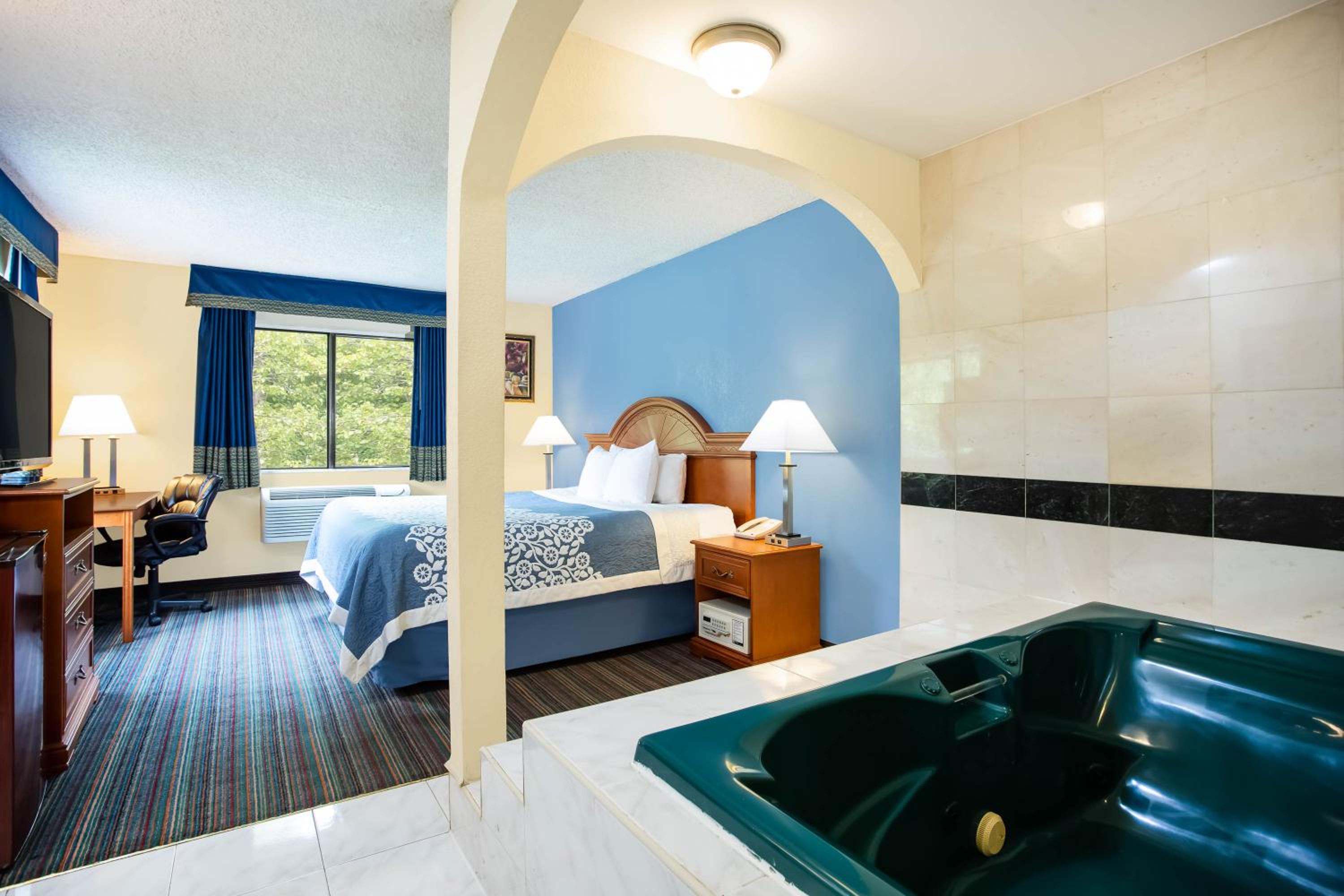 King Suite - Non-Smoking