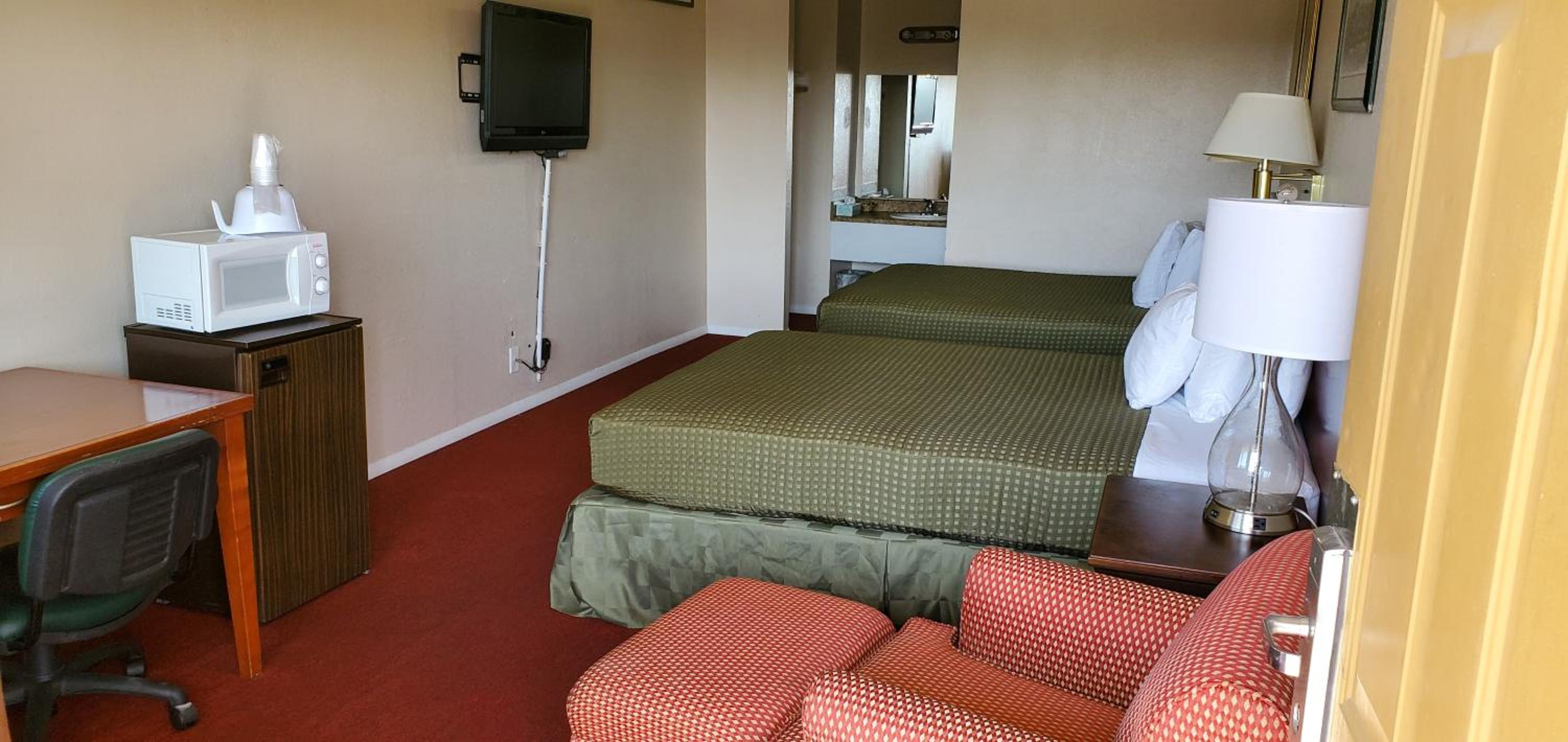 Deluxe Queen Room with Two Queen Beds - Non-Smoking