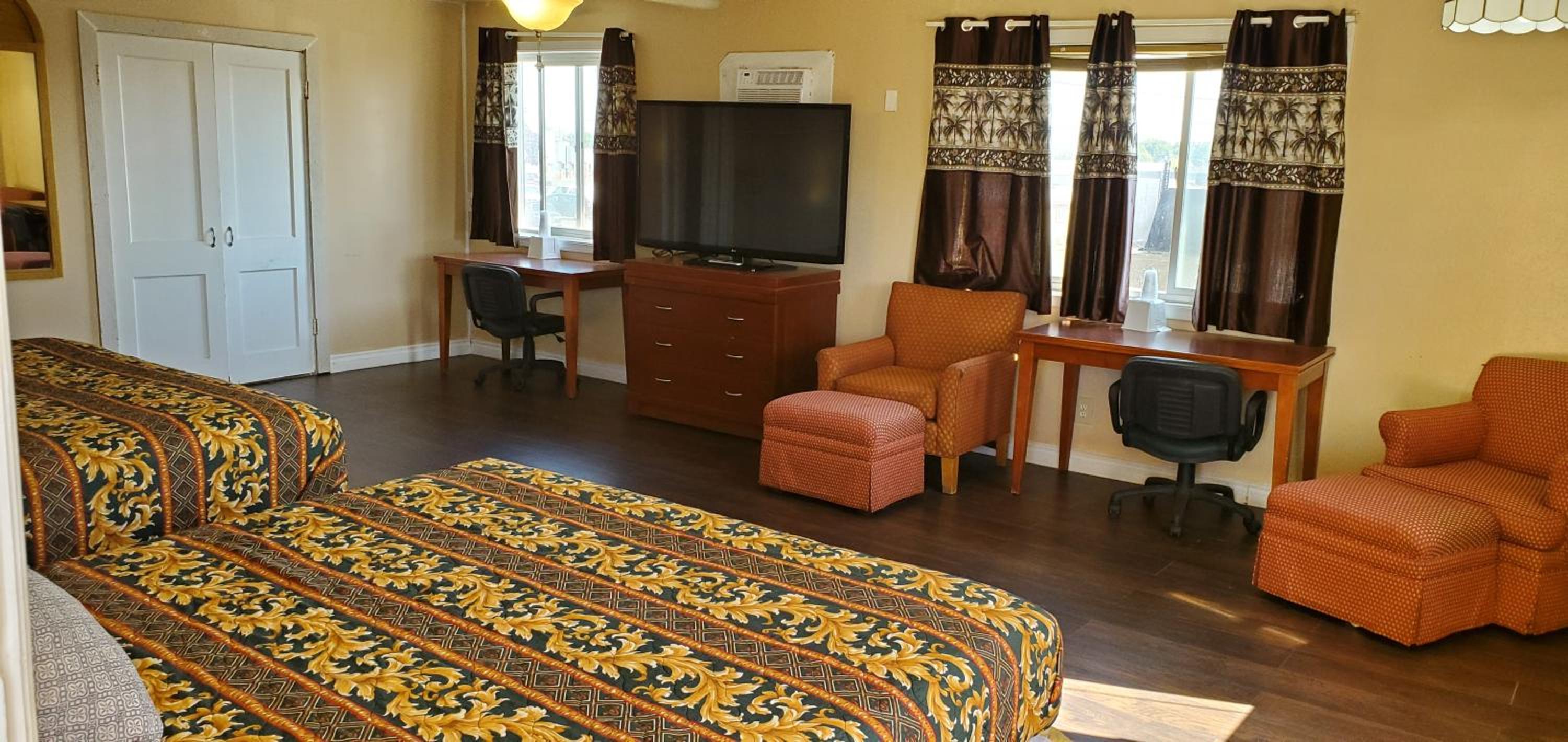 Deluxe Queen Room with Two Queen Beds - Non-Smoking