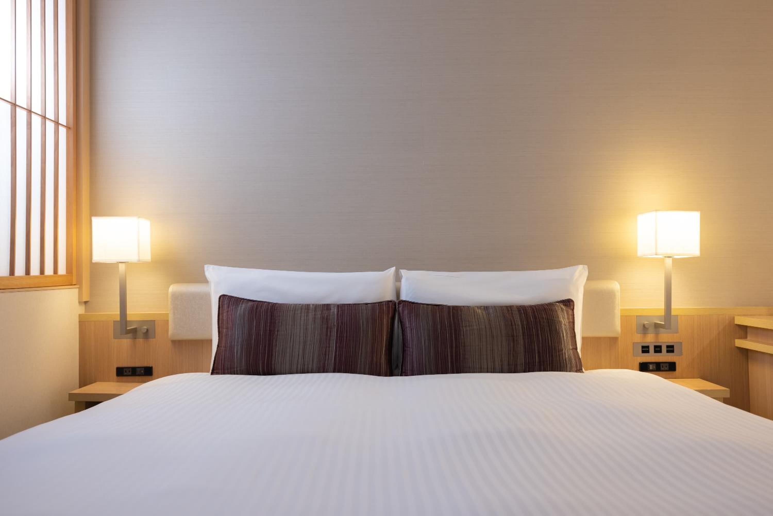 Moderate Queen Room - Non-Smoking