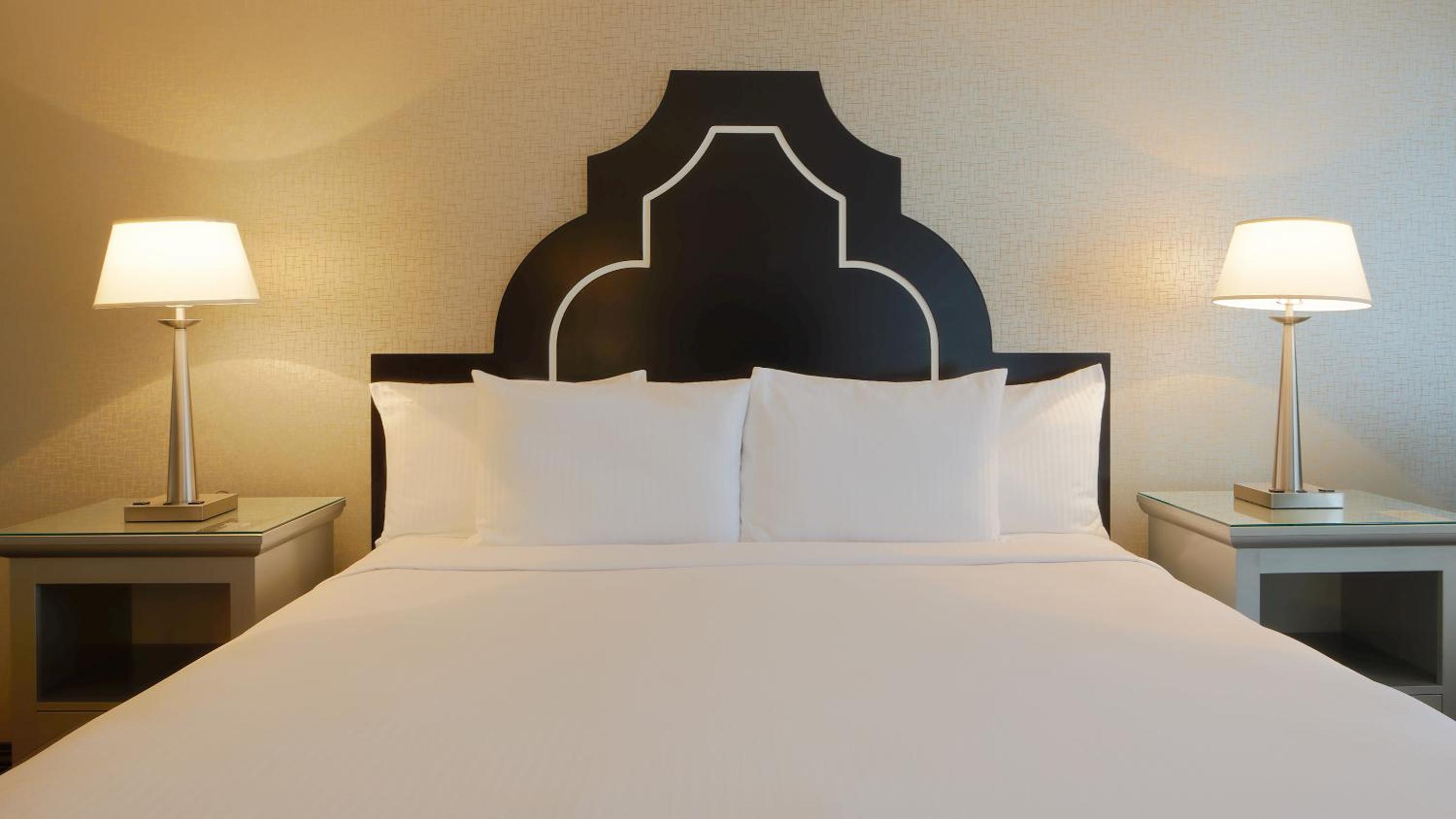 CHELSEA CLASSIC ROOM 1 KING NON-SMOKING