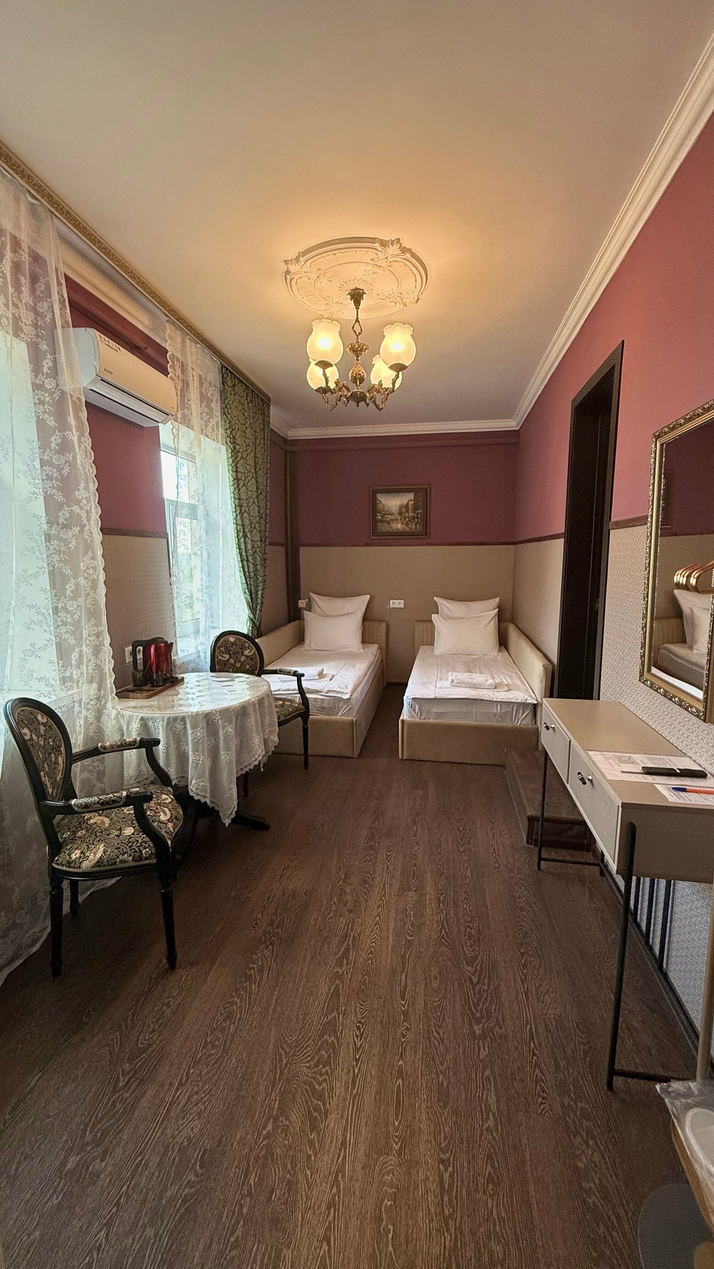 Улучшенный двухместный номер с 2 отдельными кроватями