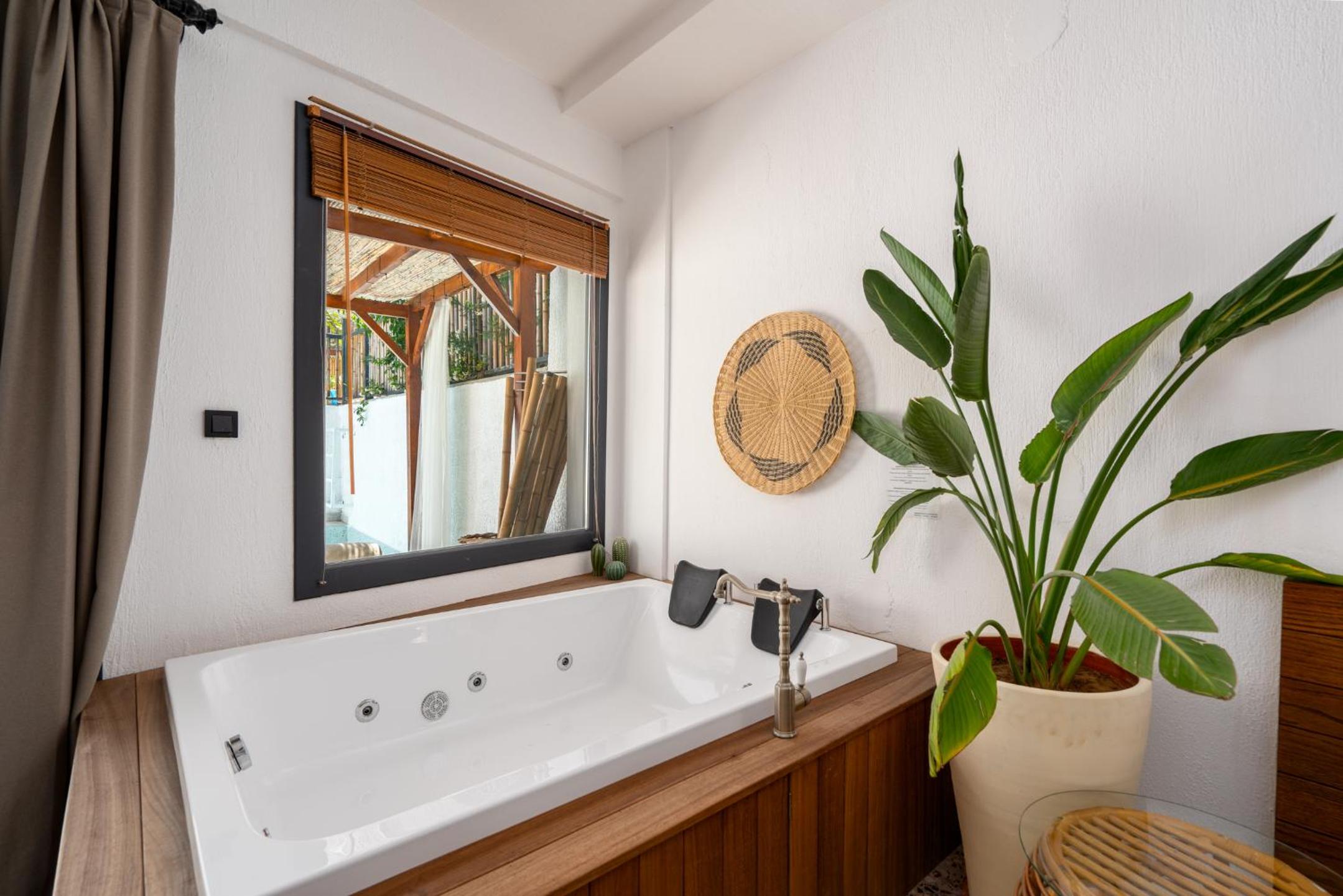 Royal Honeymoon Room