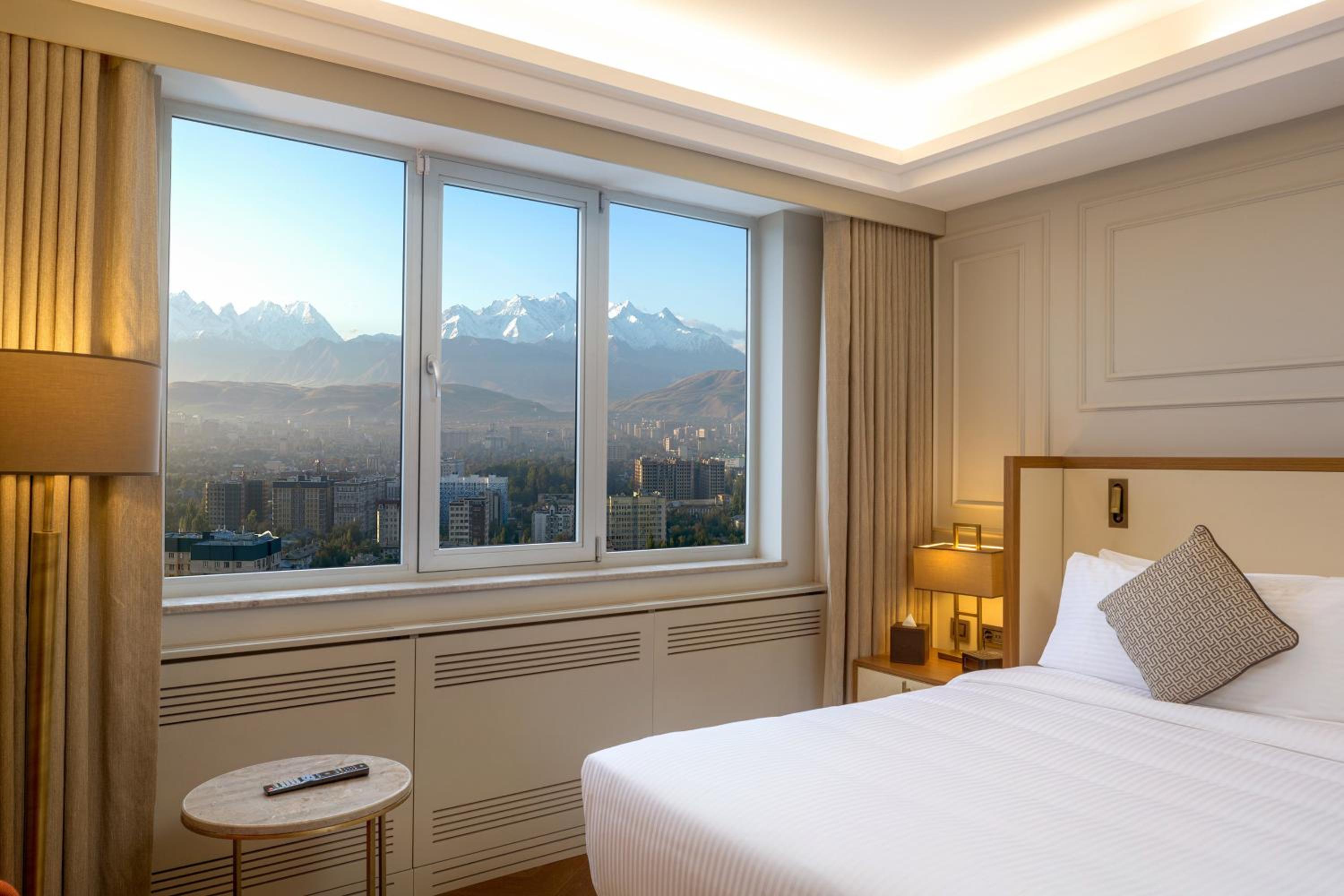 Club lounge access, 1 Bedroom Executive Suite, 1 King