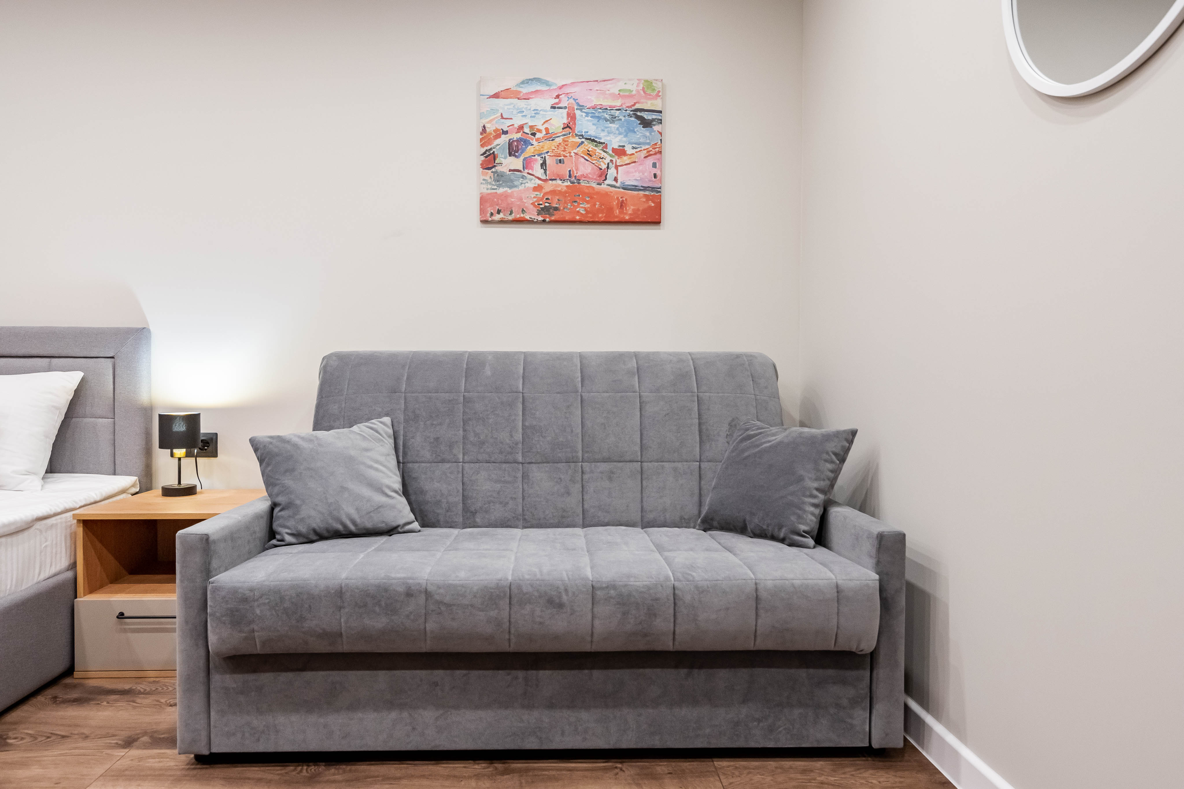 Номер с диваном или двумя креслами