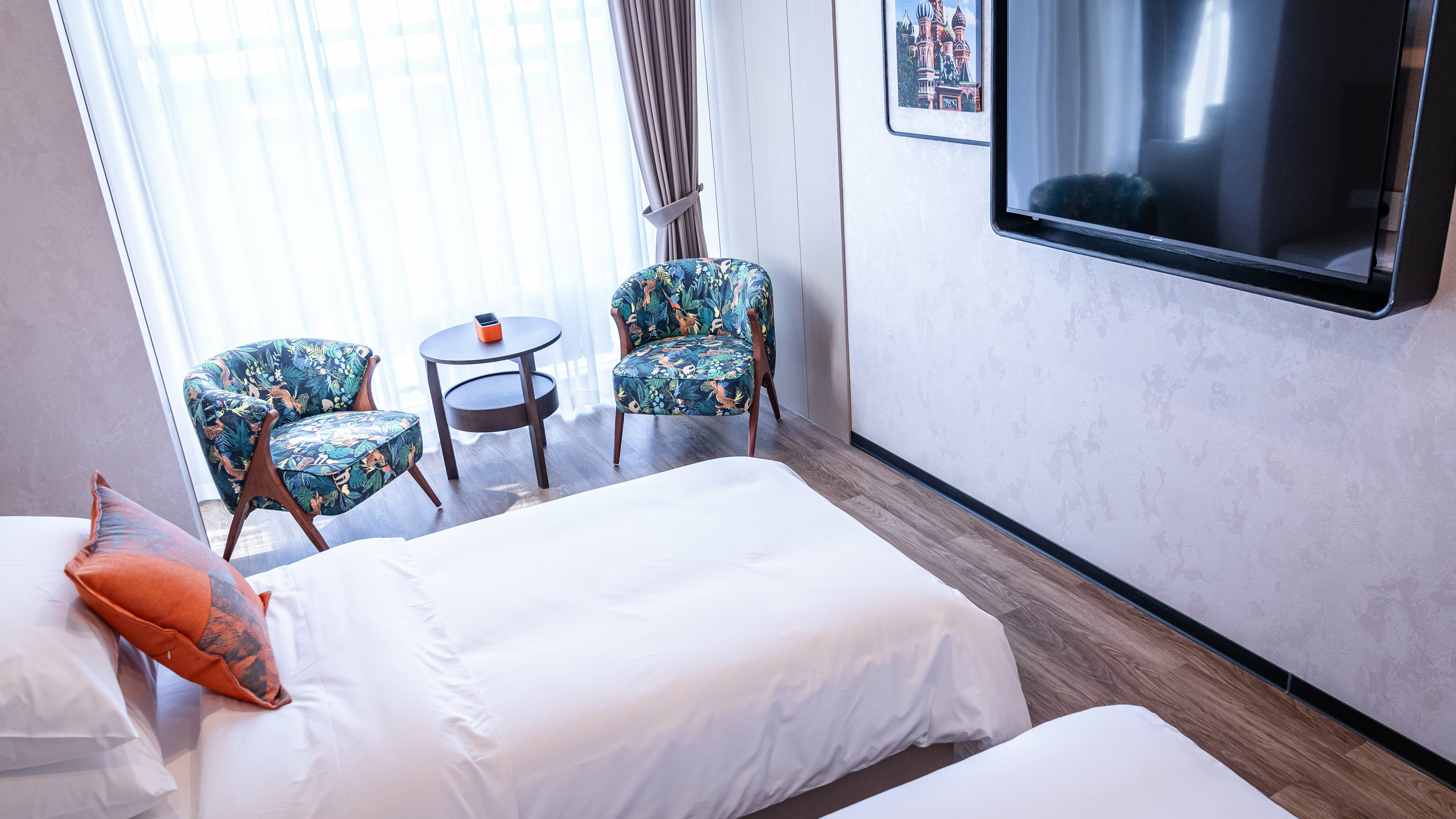 Просторный двухместный номер с 2 отдельными кроватями