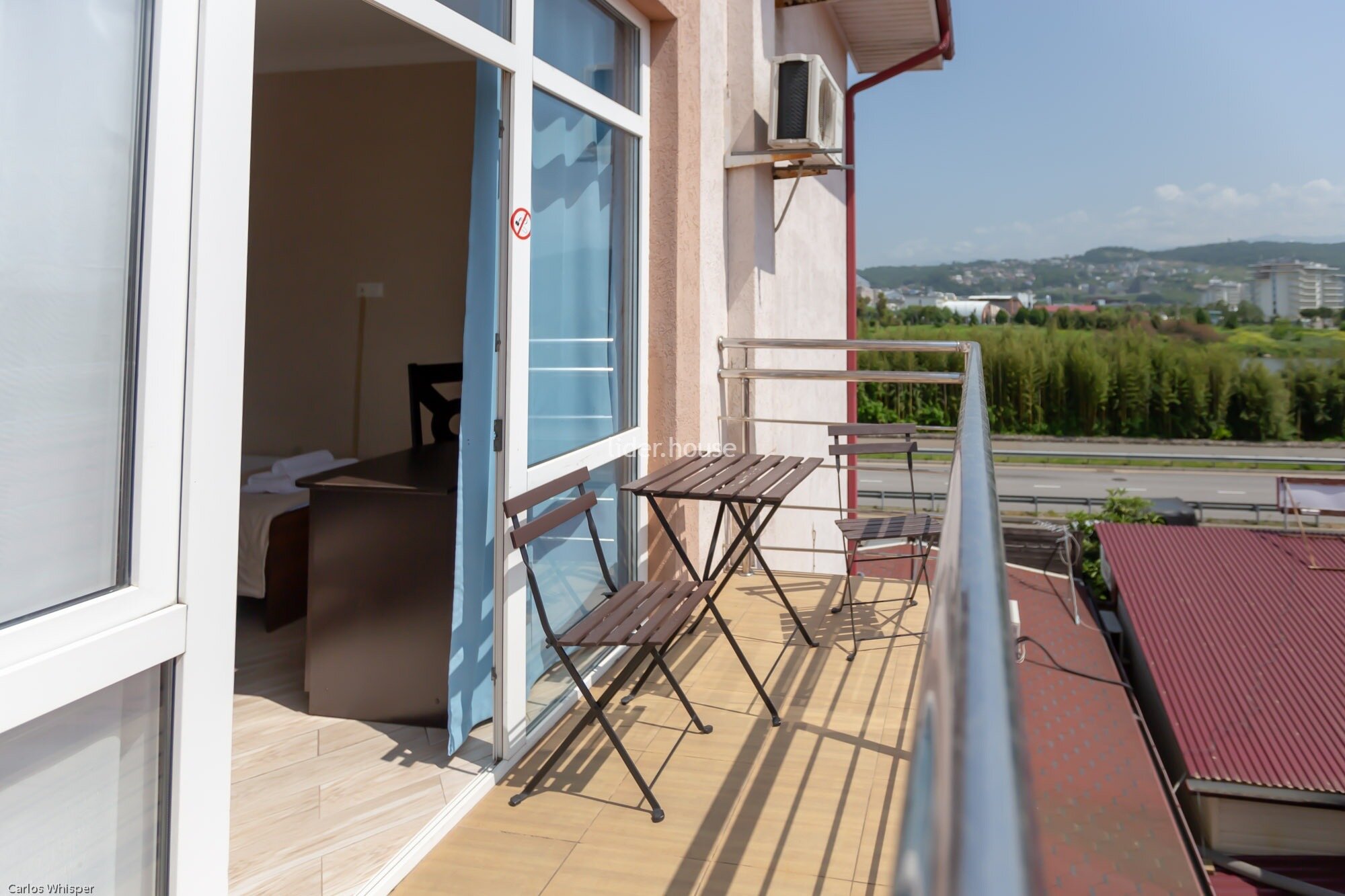 Трехместный номер с видом на горы