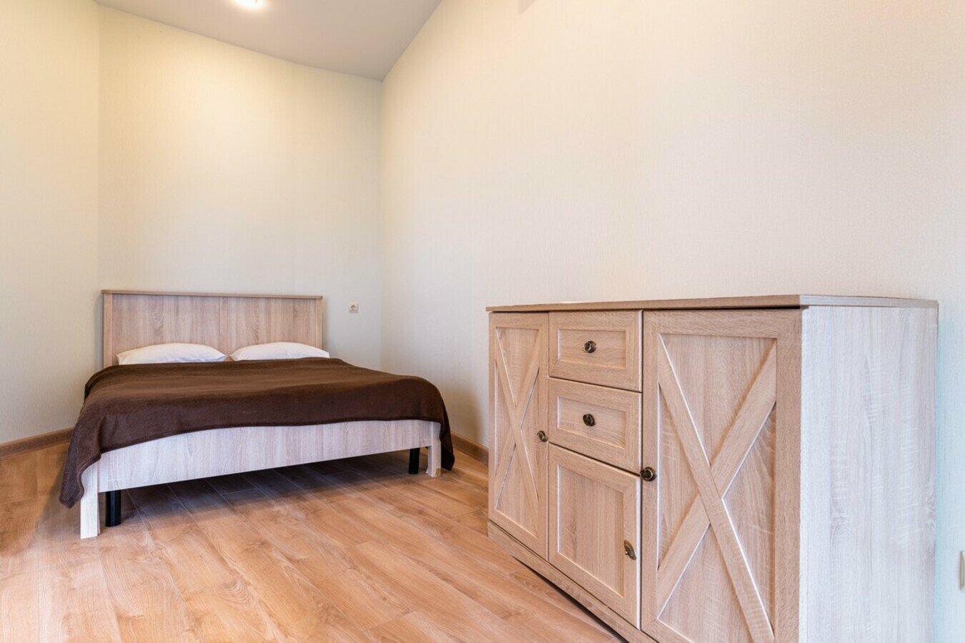 2-комнатный апартамент с балконом! С видом на море! До пляжа 5 минут!