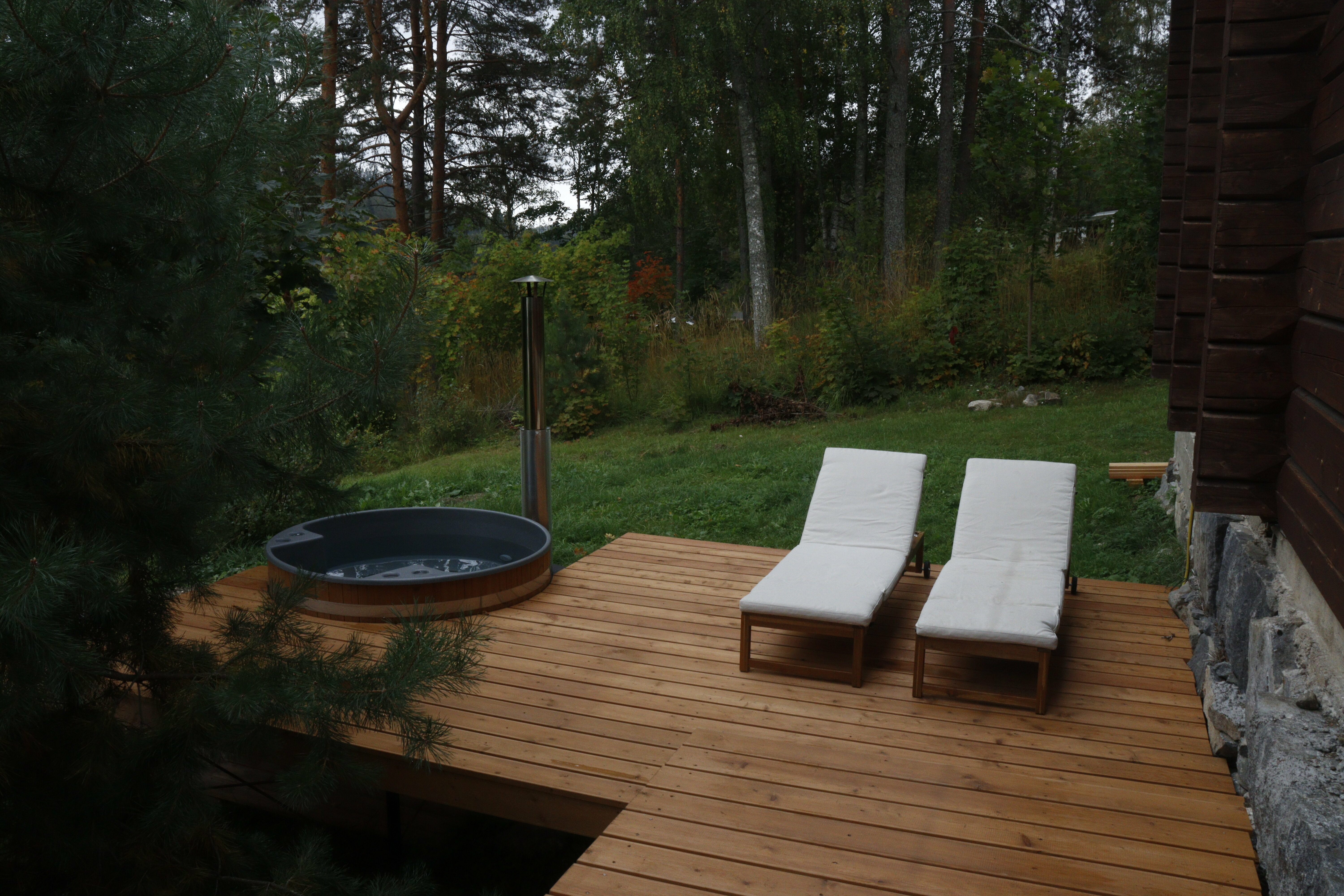 Коричневый дом с видом на озеро и возможностью купели на дровах