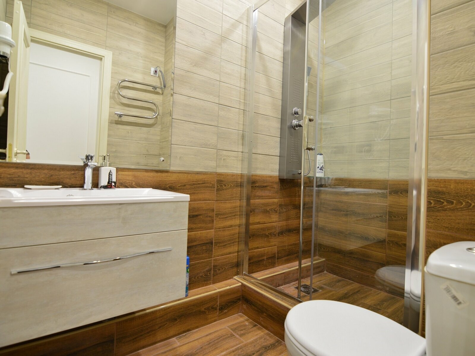 Двухместный номер Делюкс с 1 кроватью и душем