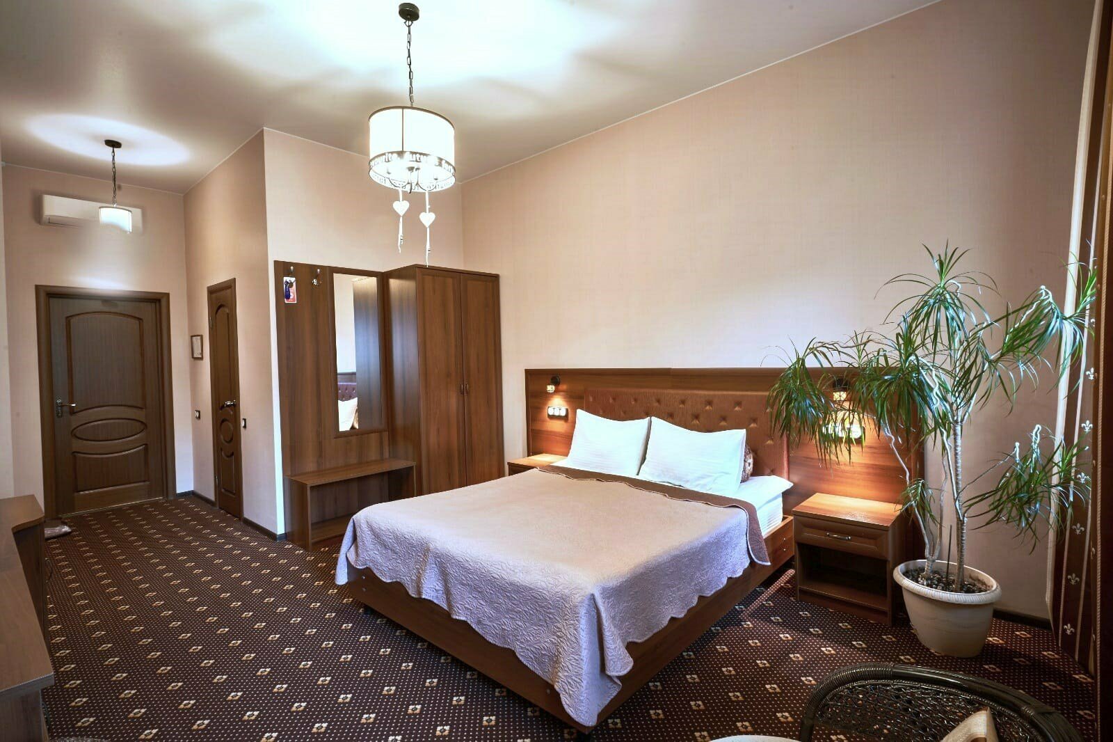 Улучшенный двухместный номер с одной двуспальной или двумя односпальными кроватями