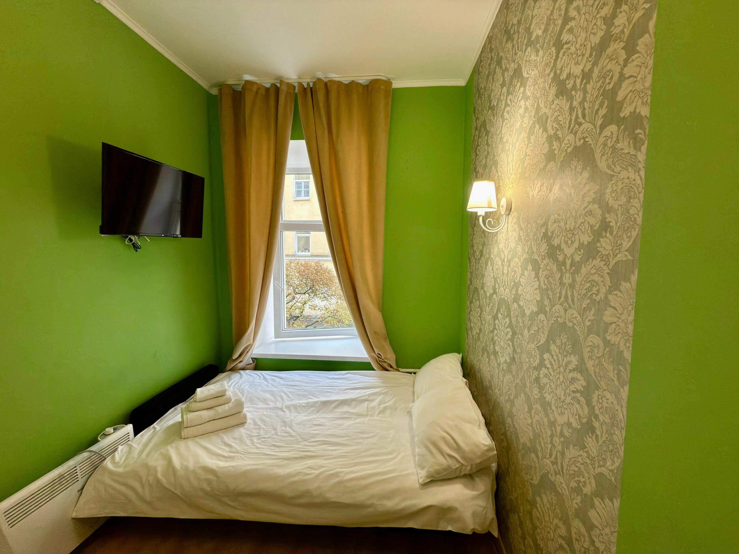 Студия с двуспальным диваном-кроватью "Лайм"