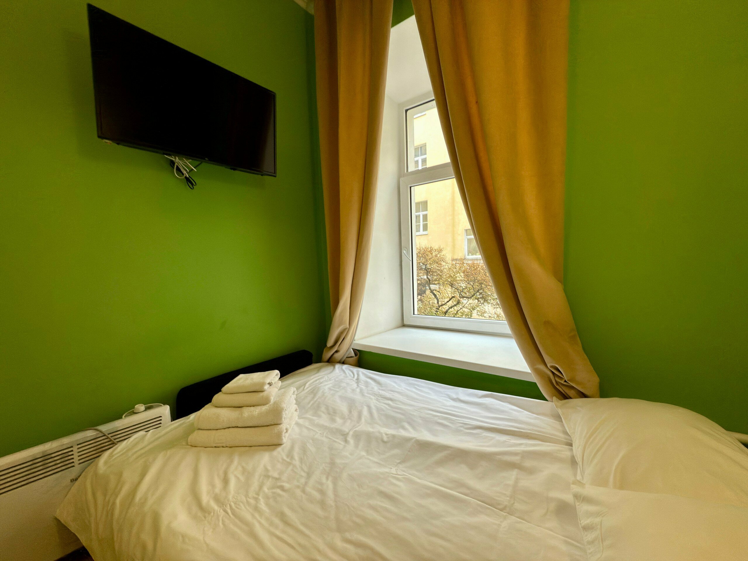 Студия с двуспальным диваном-кроватью "Лайм"