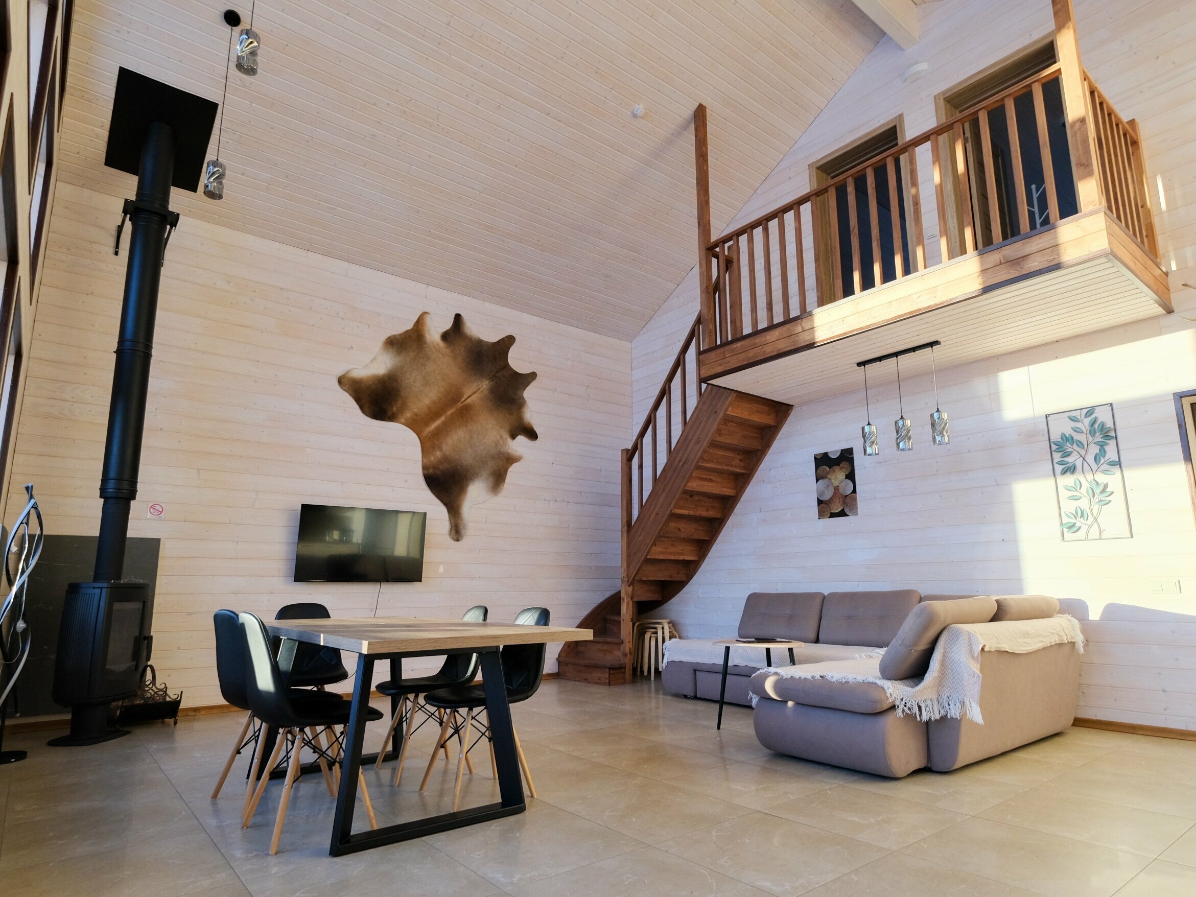 Двухэтажный коттедж с тремя спальнями