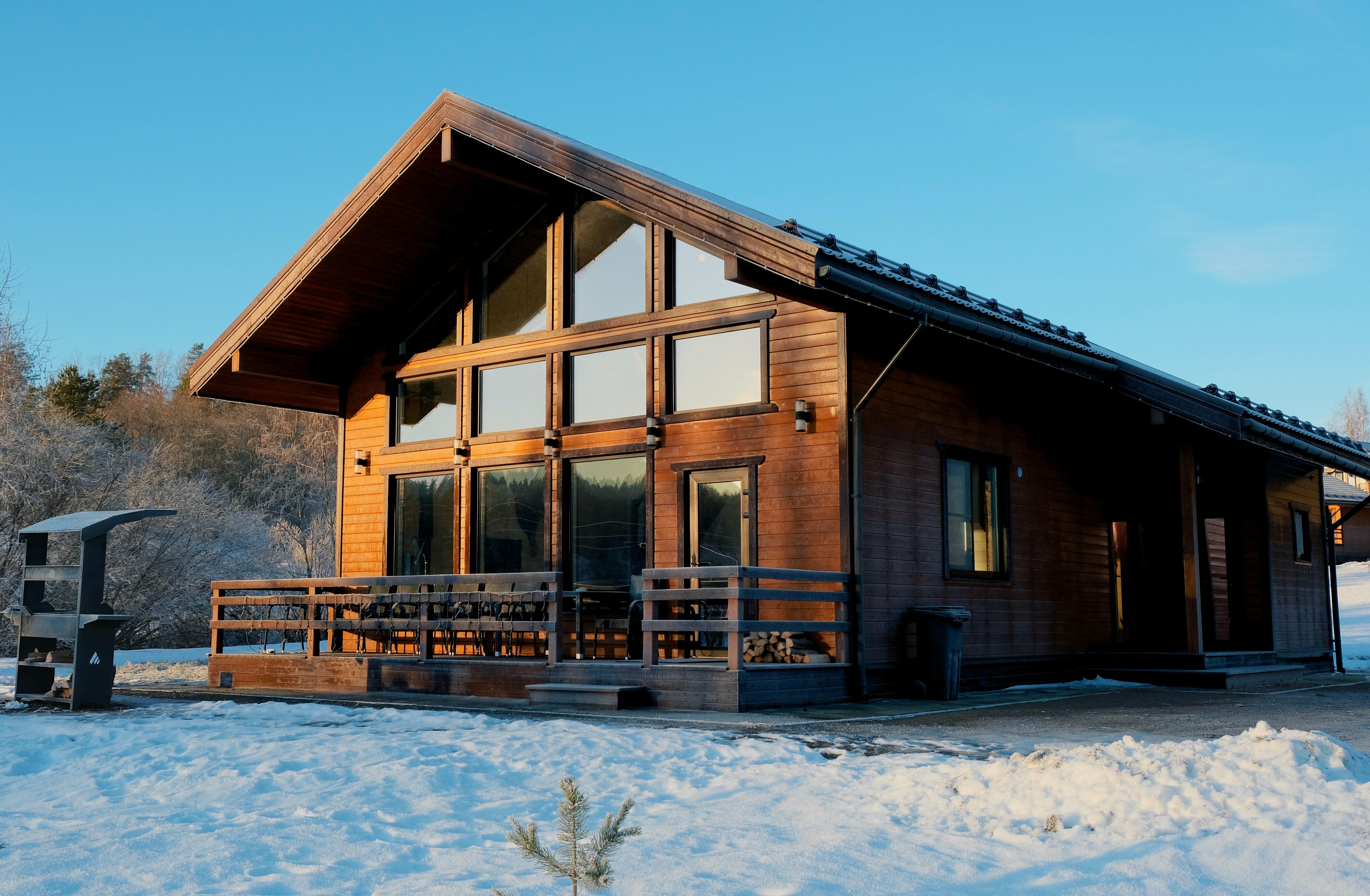 Двухэтажный коттедж с тремя спальнями