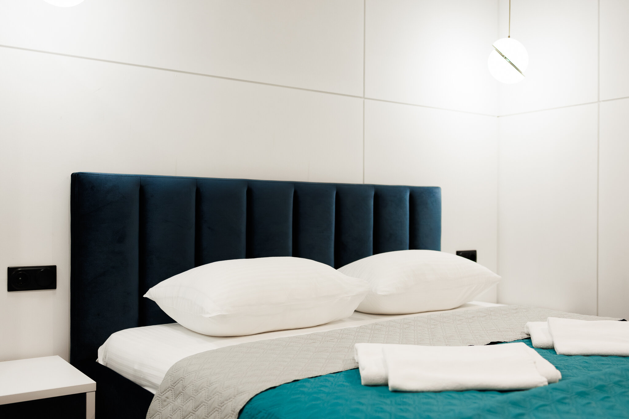 Зеркальный таунхаус люкс  у горной речки