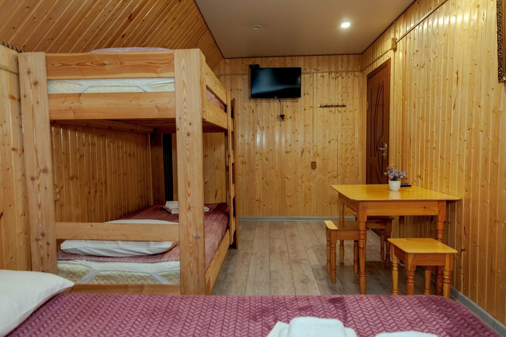 4-местный номер с балконом и с видом на горы